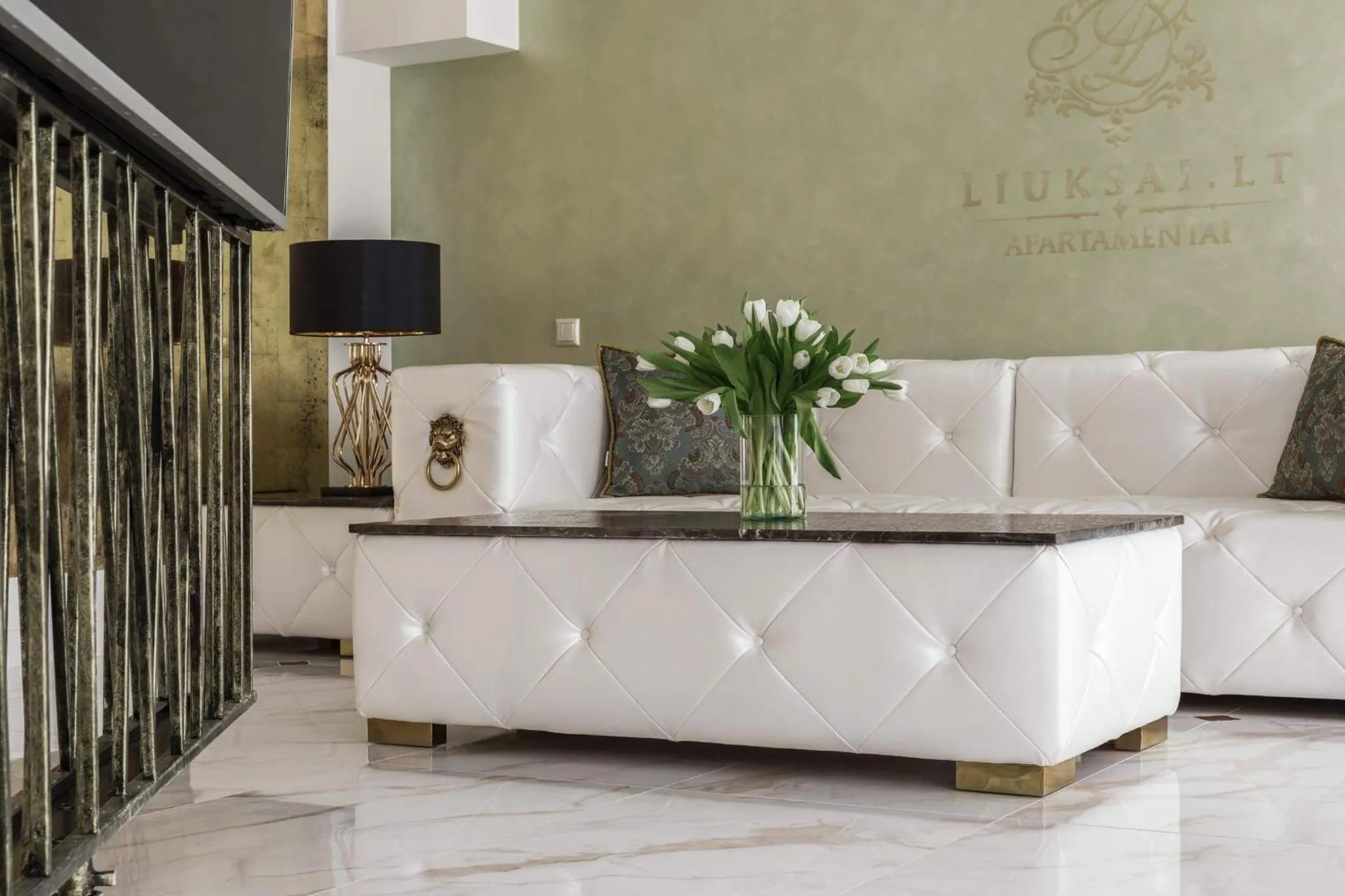 Prestige Jacuzzi Apartment by LIUKSAI