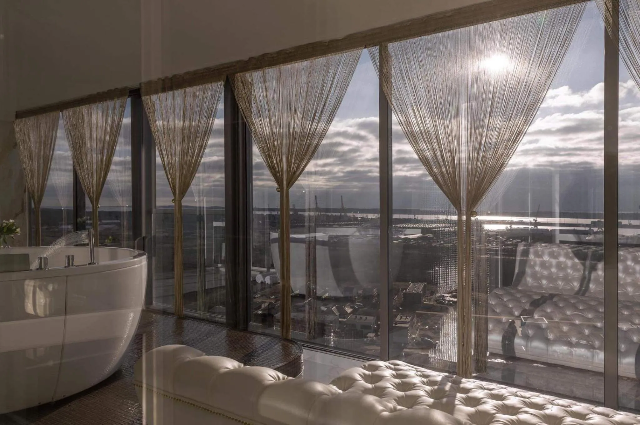 Prestige Jacuzzi Apartment by LIUKSAI