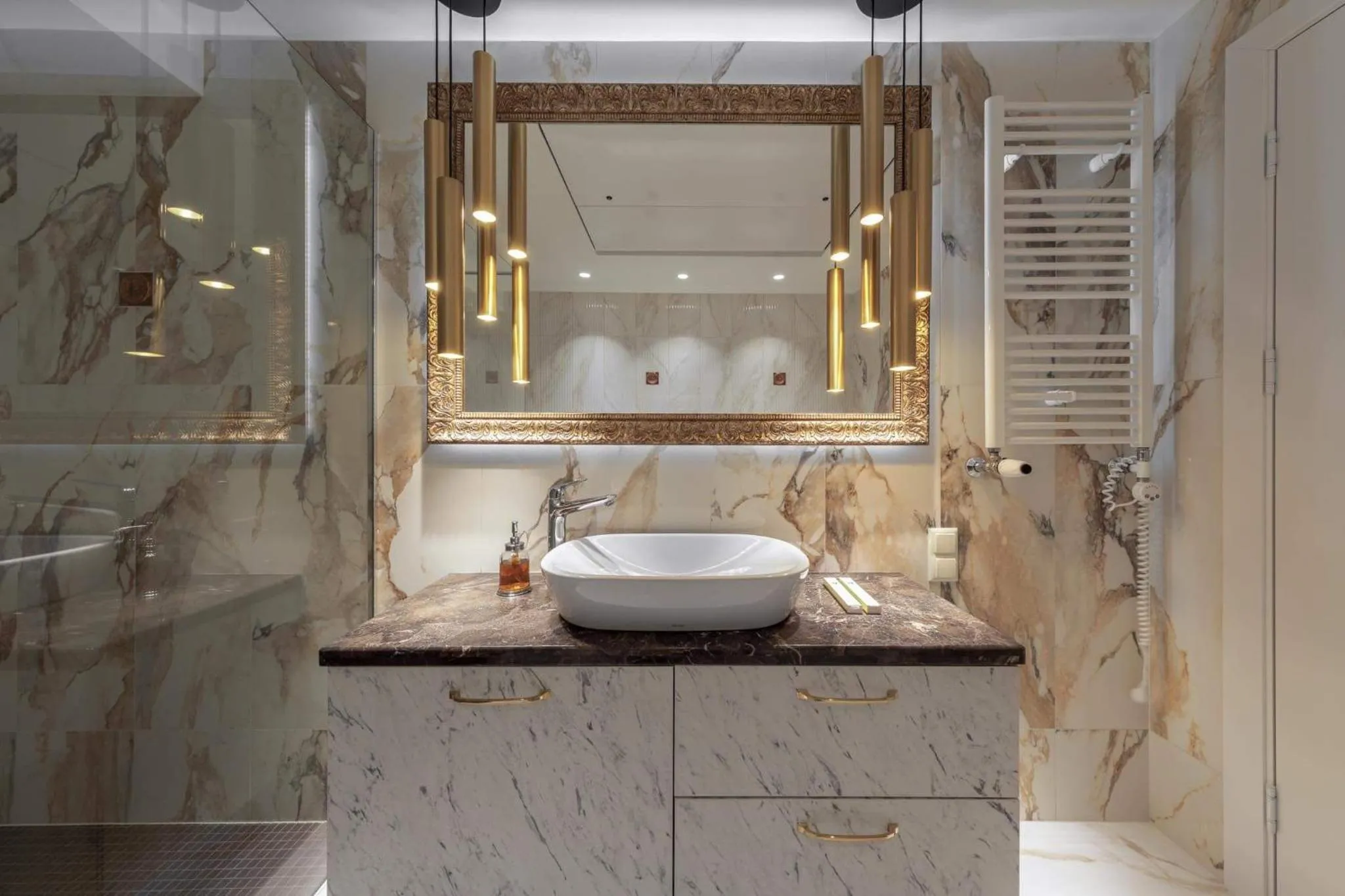 Prestige Jacuzzi Apartment by LIUKSAI