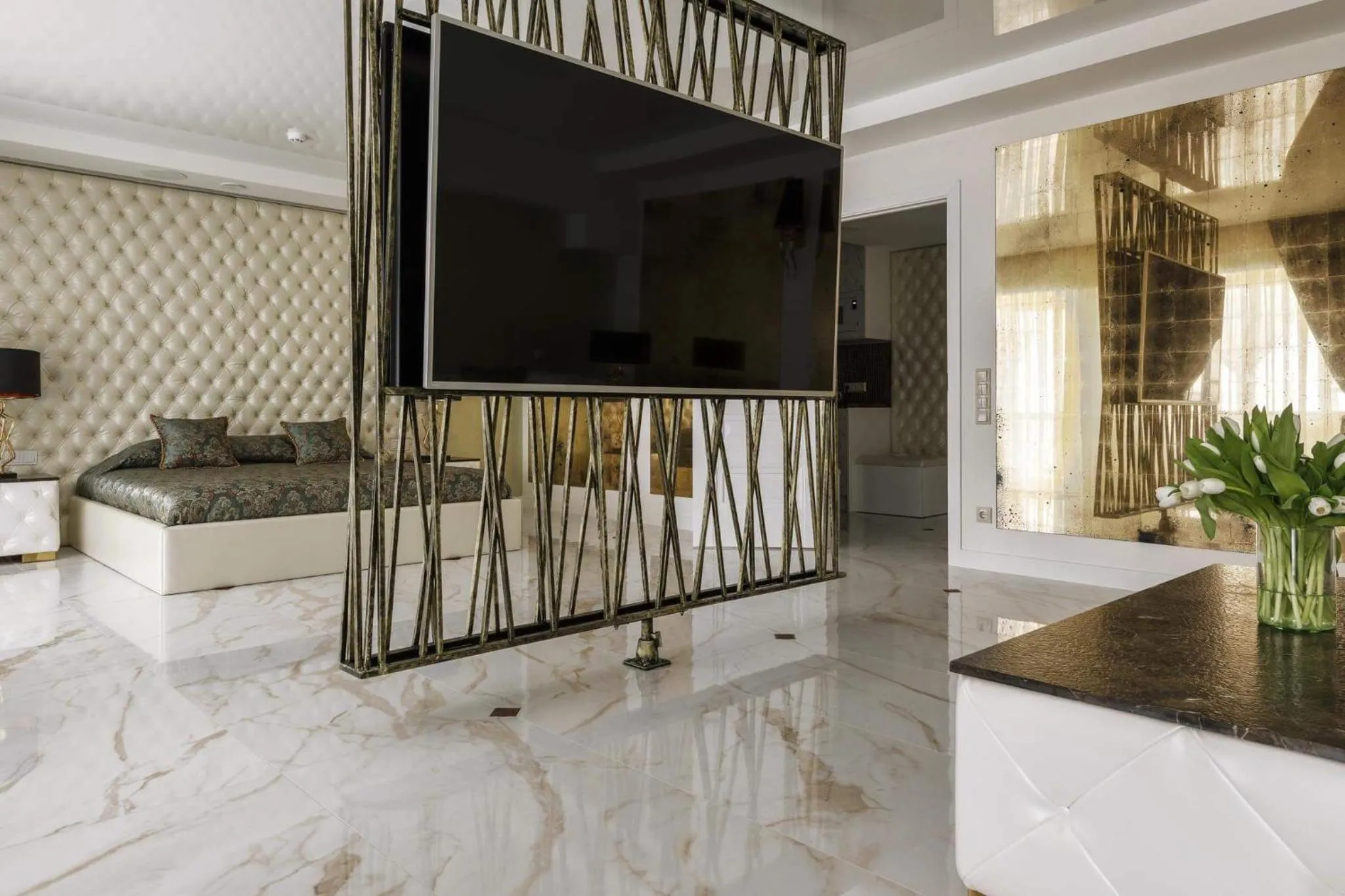 Prestige Jacuzzi Apartment by LIUKSAI