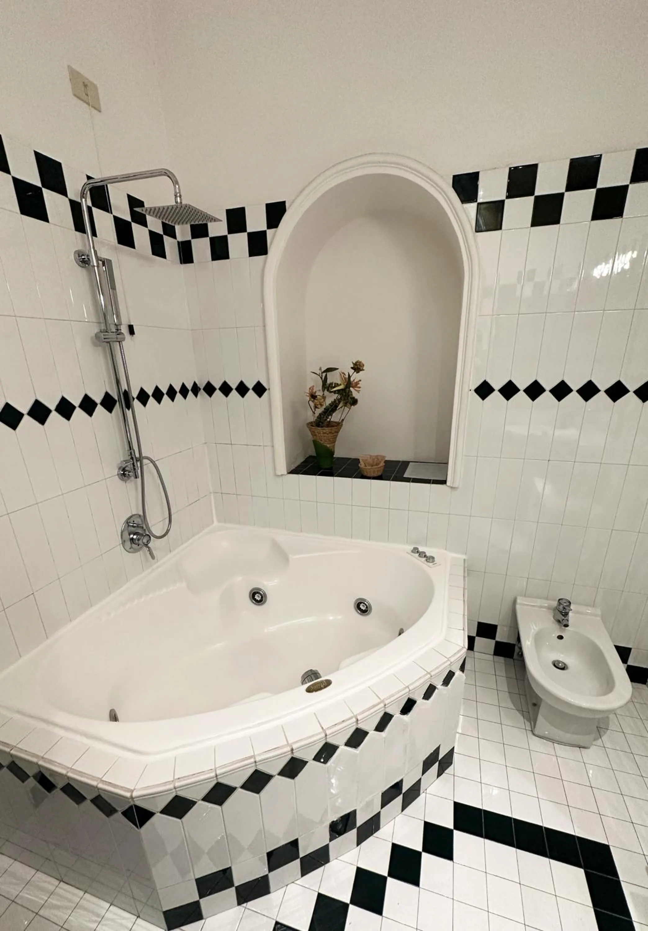 Hot Tub in Hotel Holiday