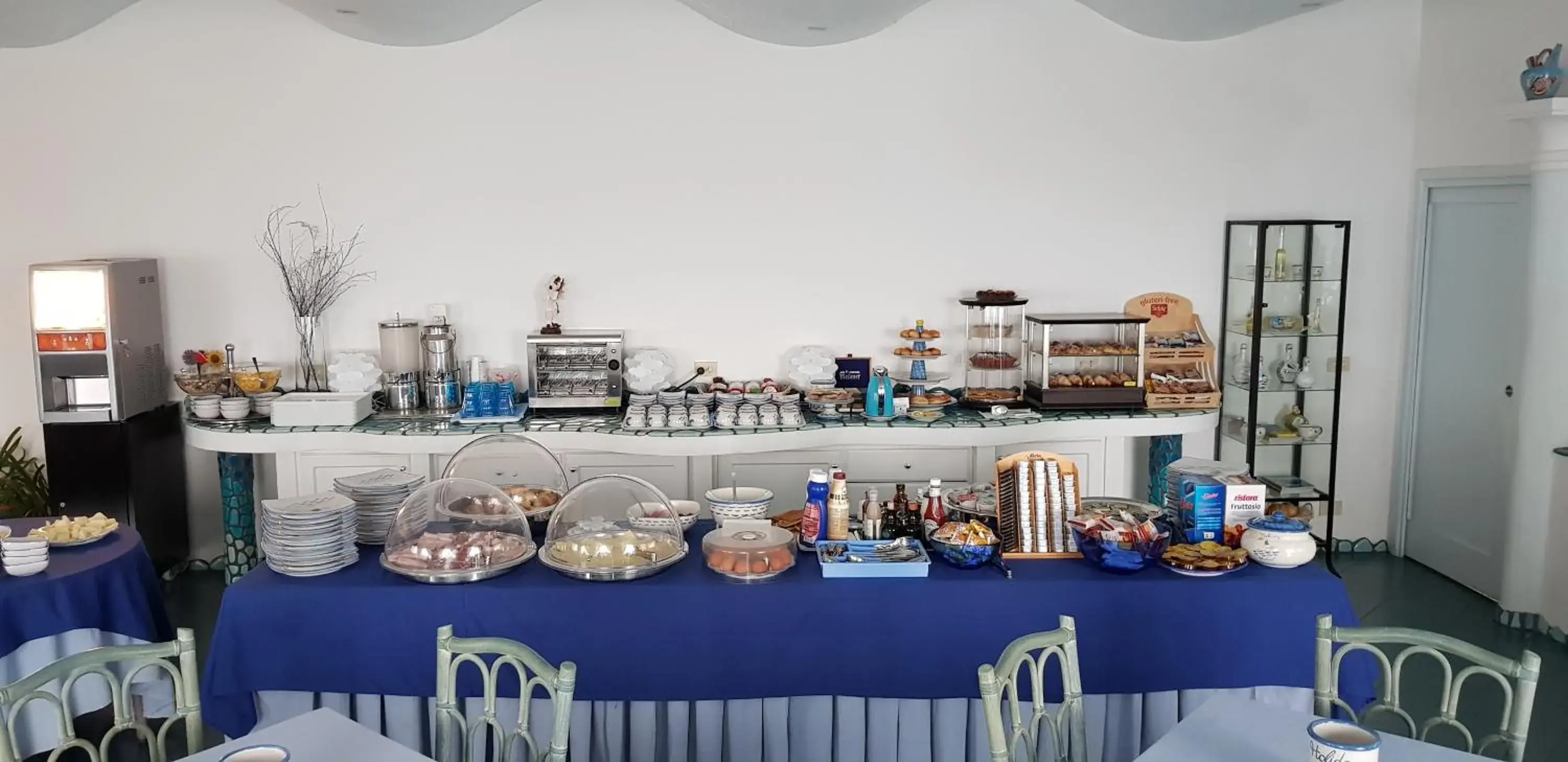 Restaurant/places to eat in Hotel Holiday Restaurant/places to eat in Hotel Holiday