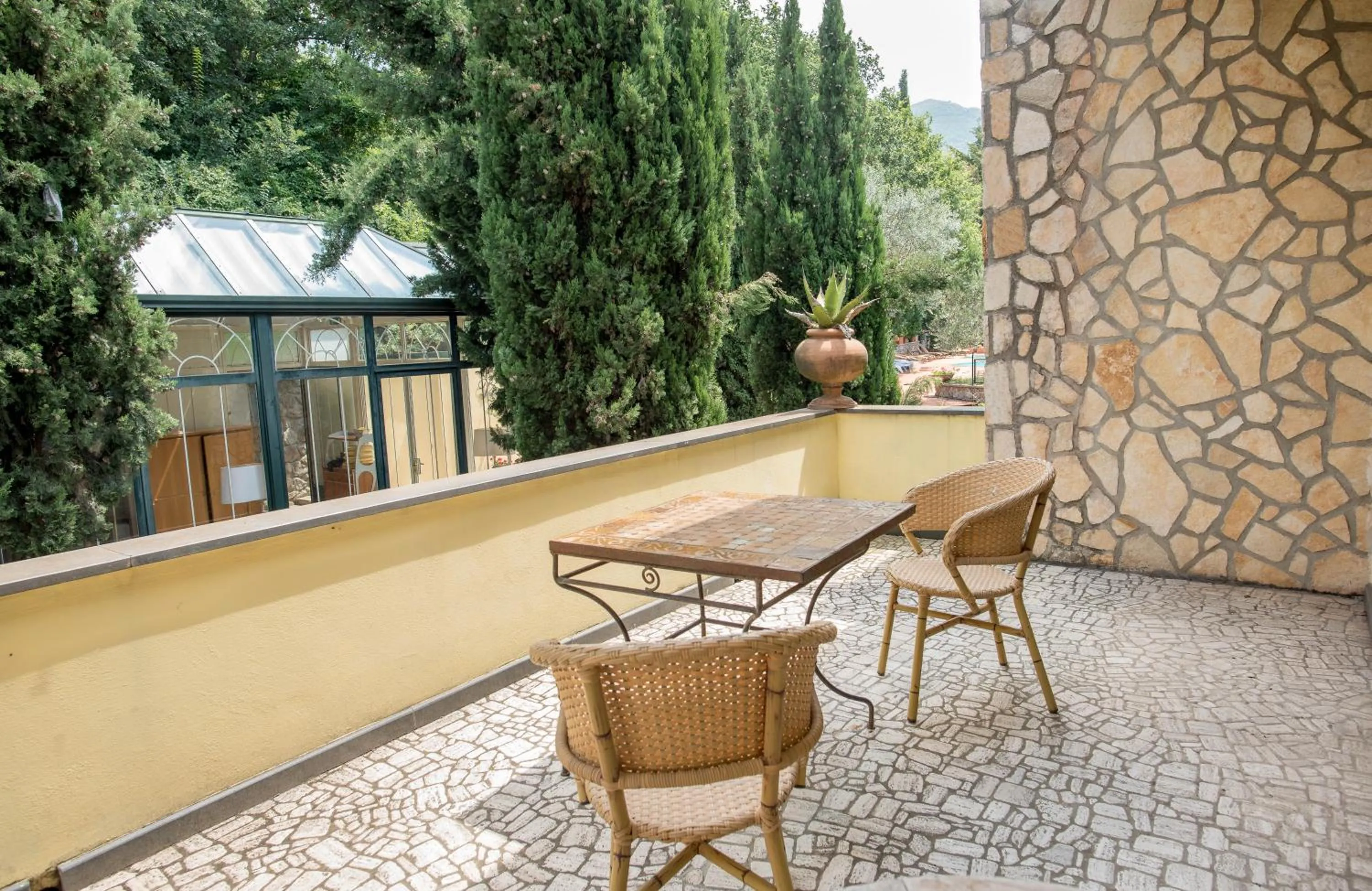 Patio in Solofra Palace Hotel & Resort