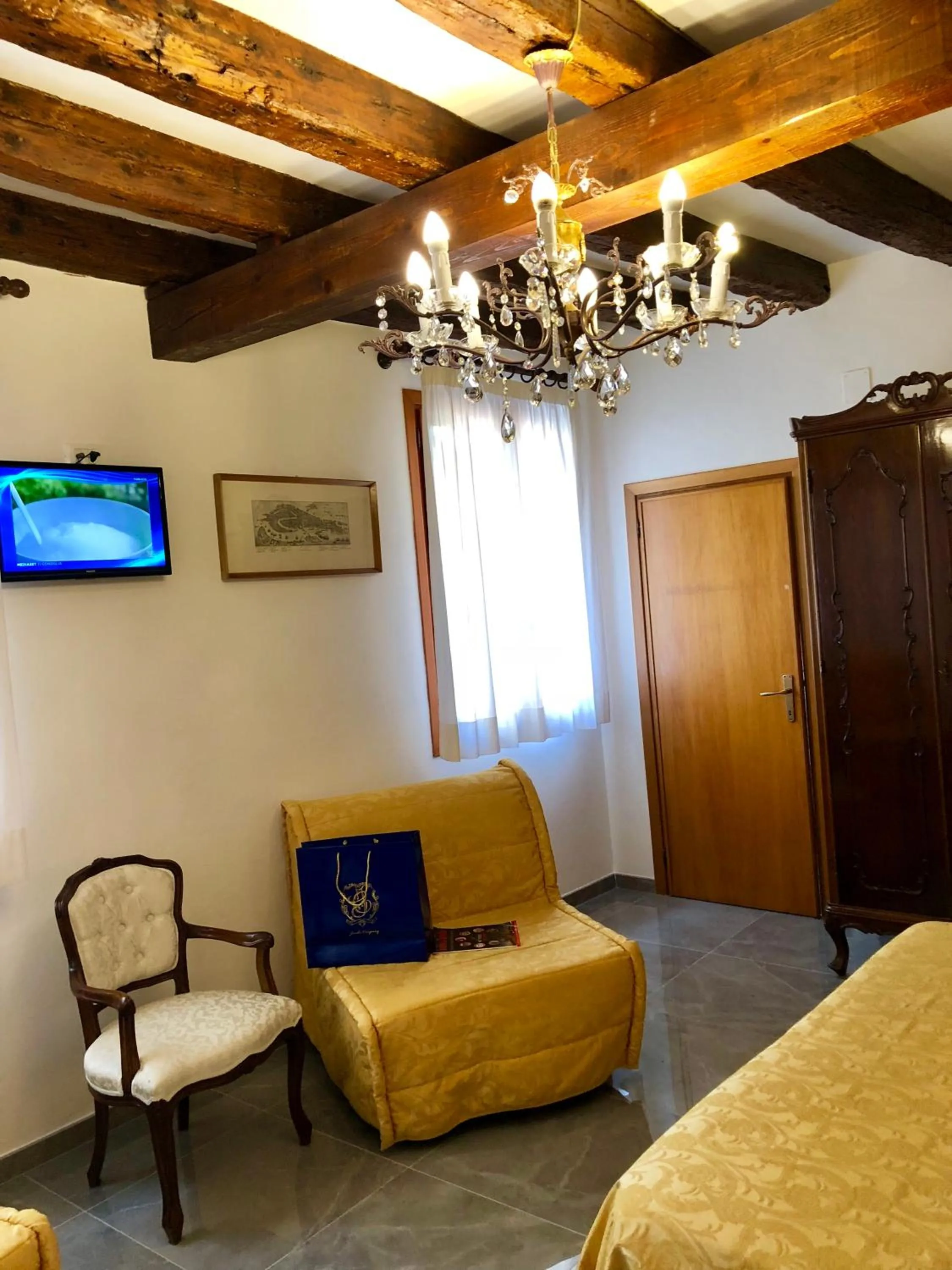 TV and multimedia, Bed in Hotel Ariel Silva