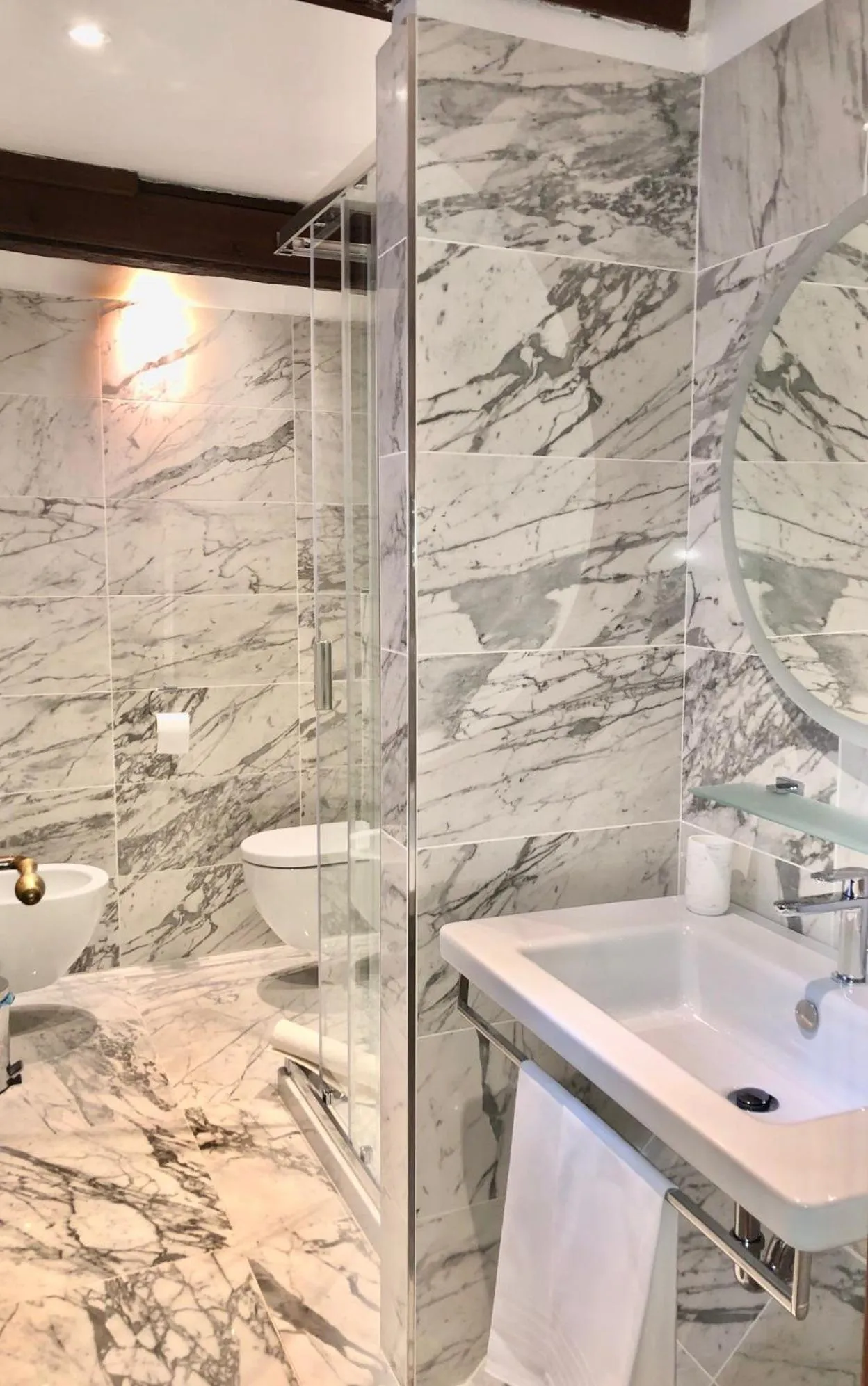 Bathroom in Hotel Ariel Silva