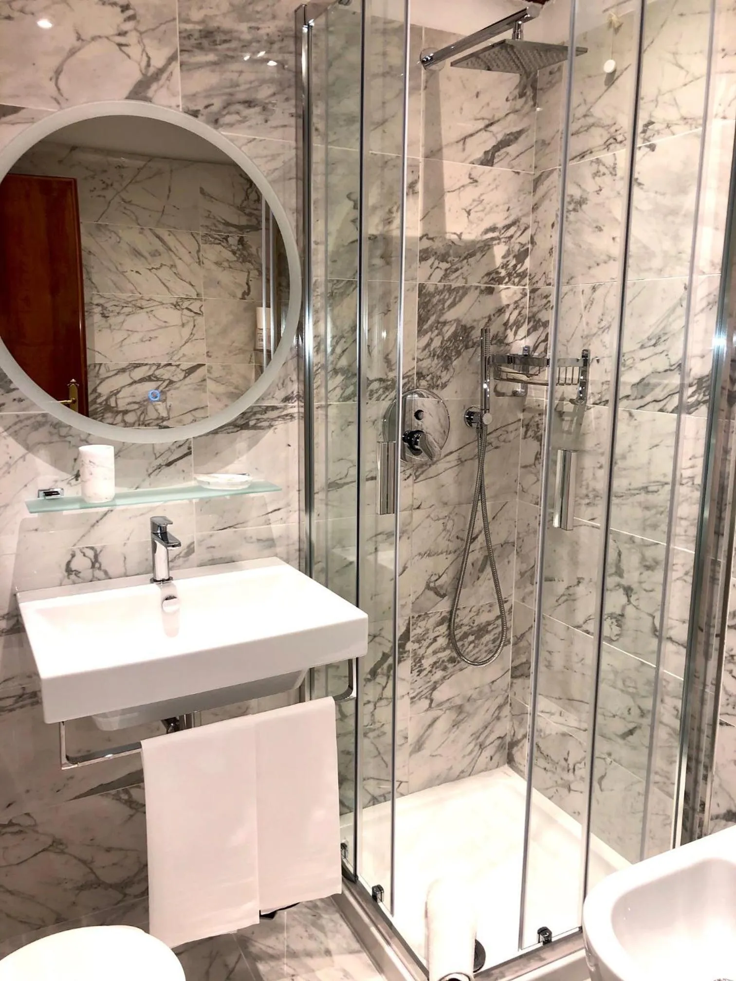 Bathroom in Hotel Ariel Silva