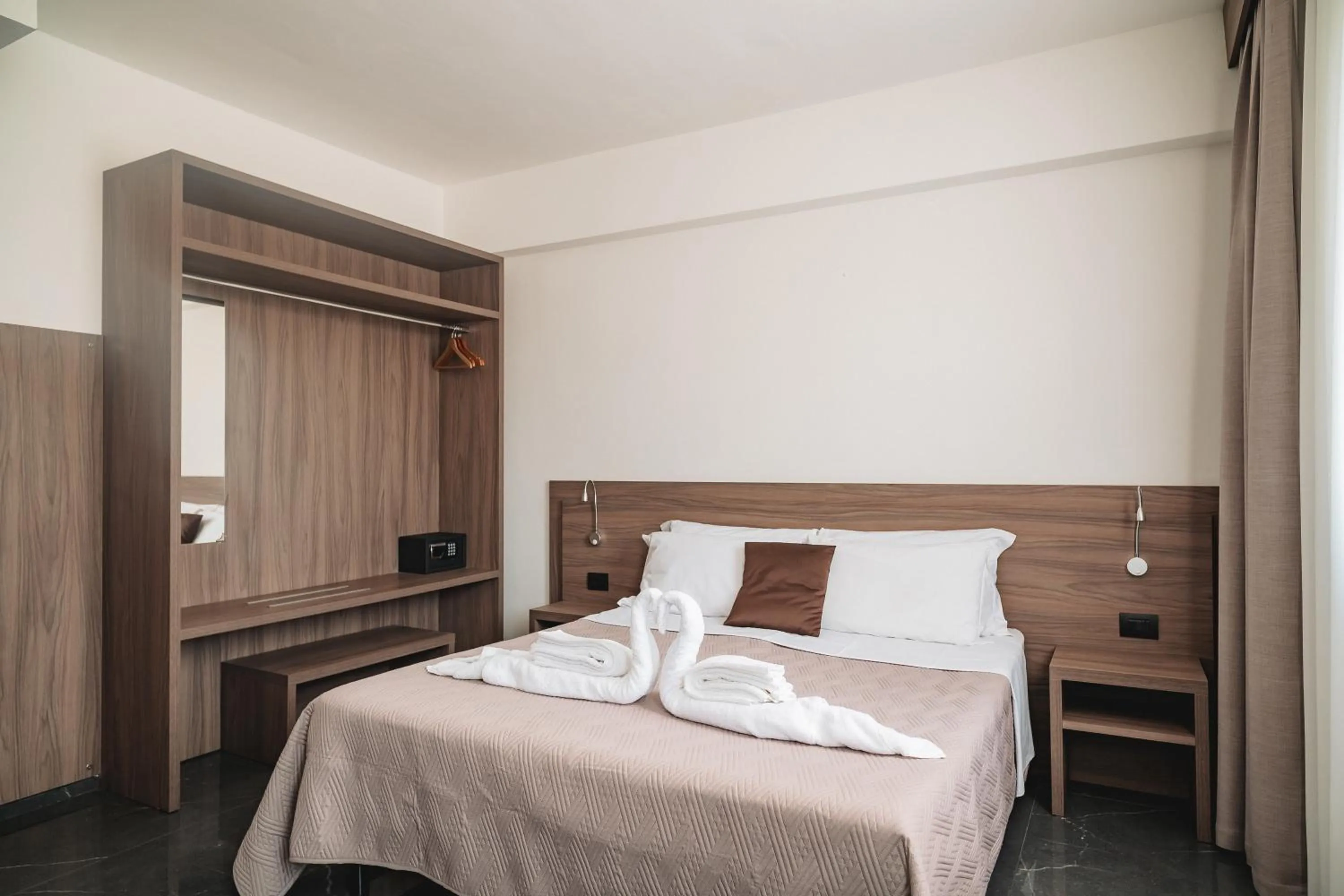 Bedroom, Bed in Hotel Carignano