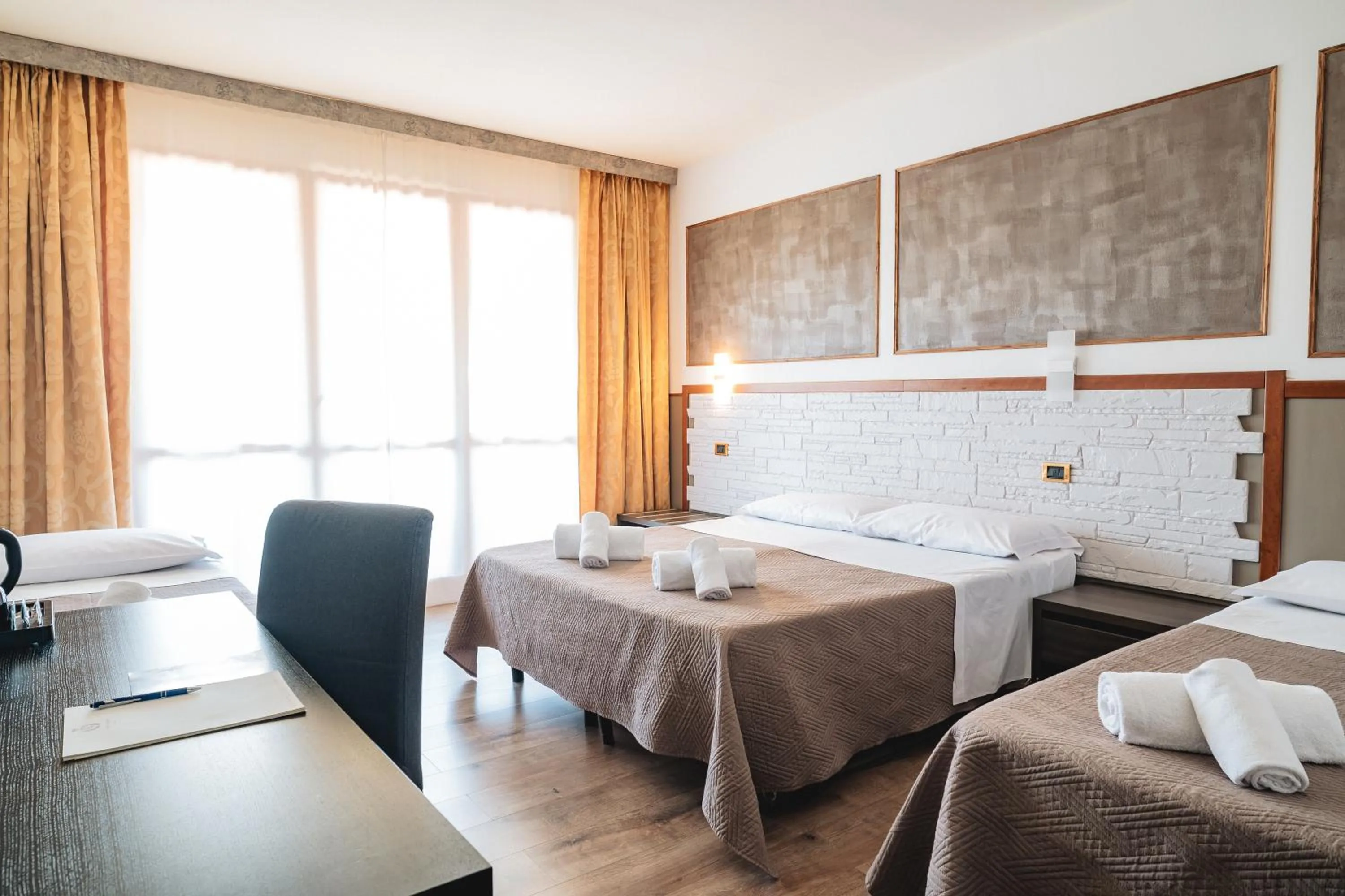 Bedroom, Bed in Hotel Carignano