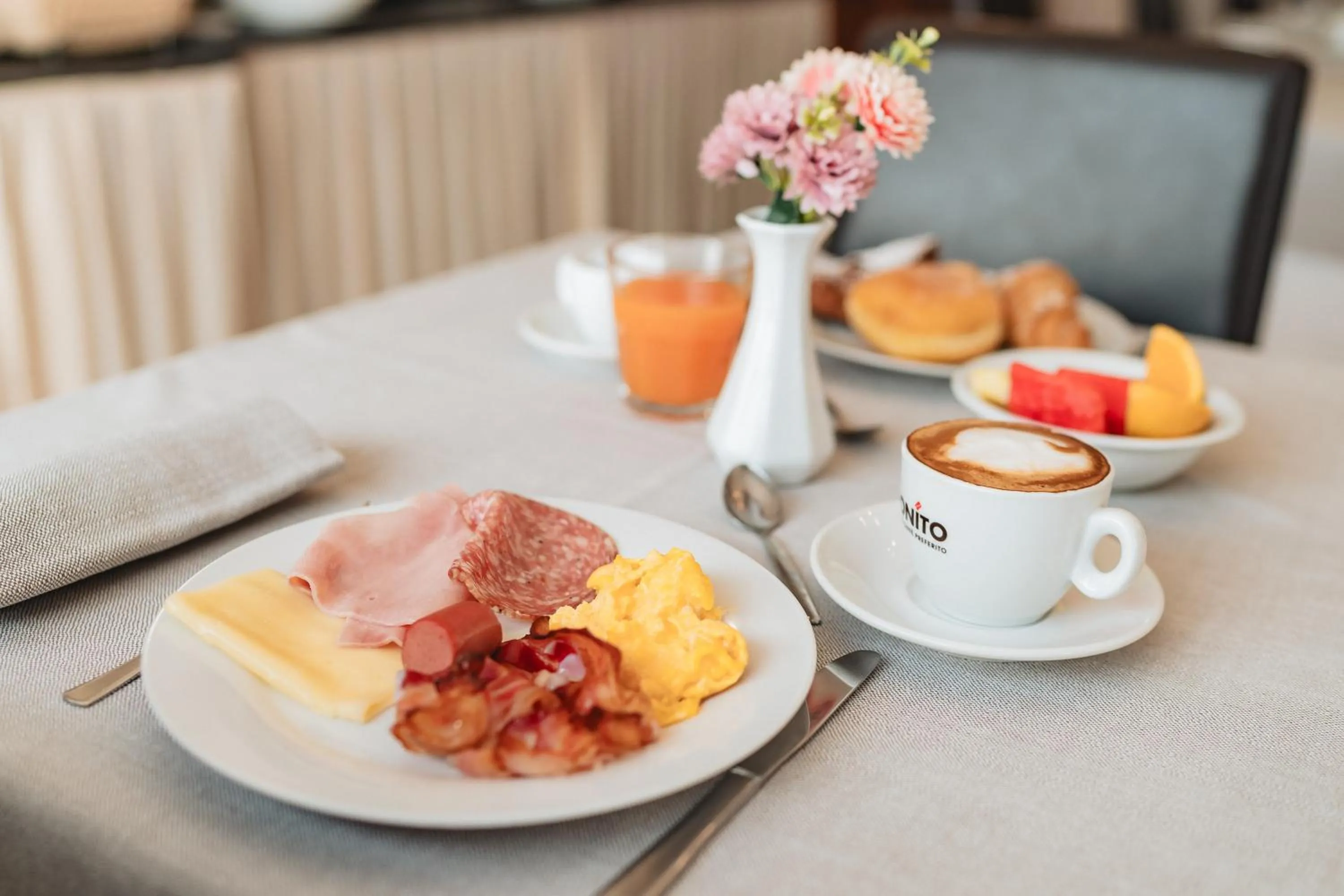 Breakfast in Hotel Carignano