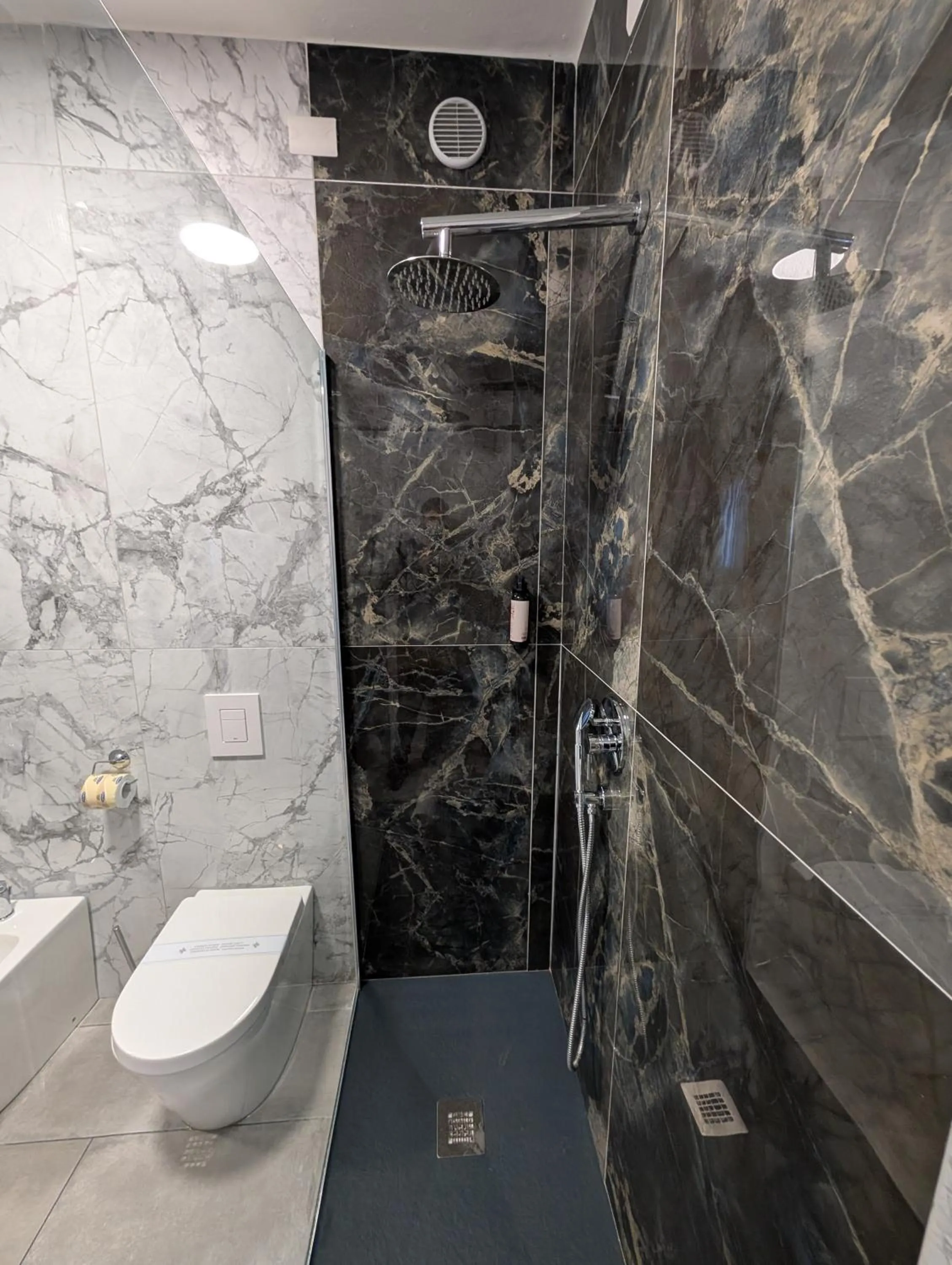 Bathroom in Hotel Carignano