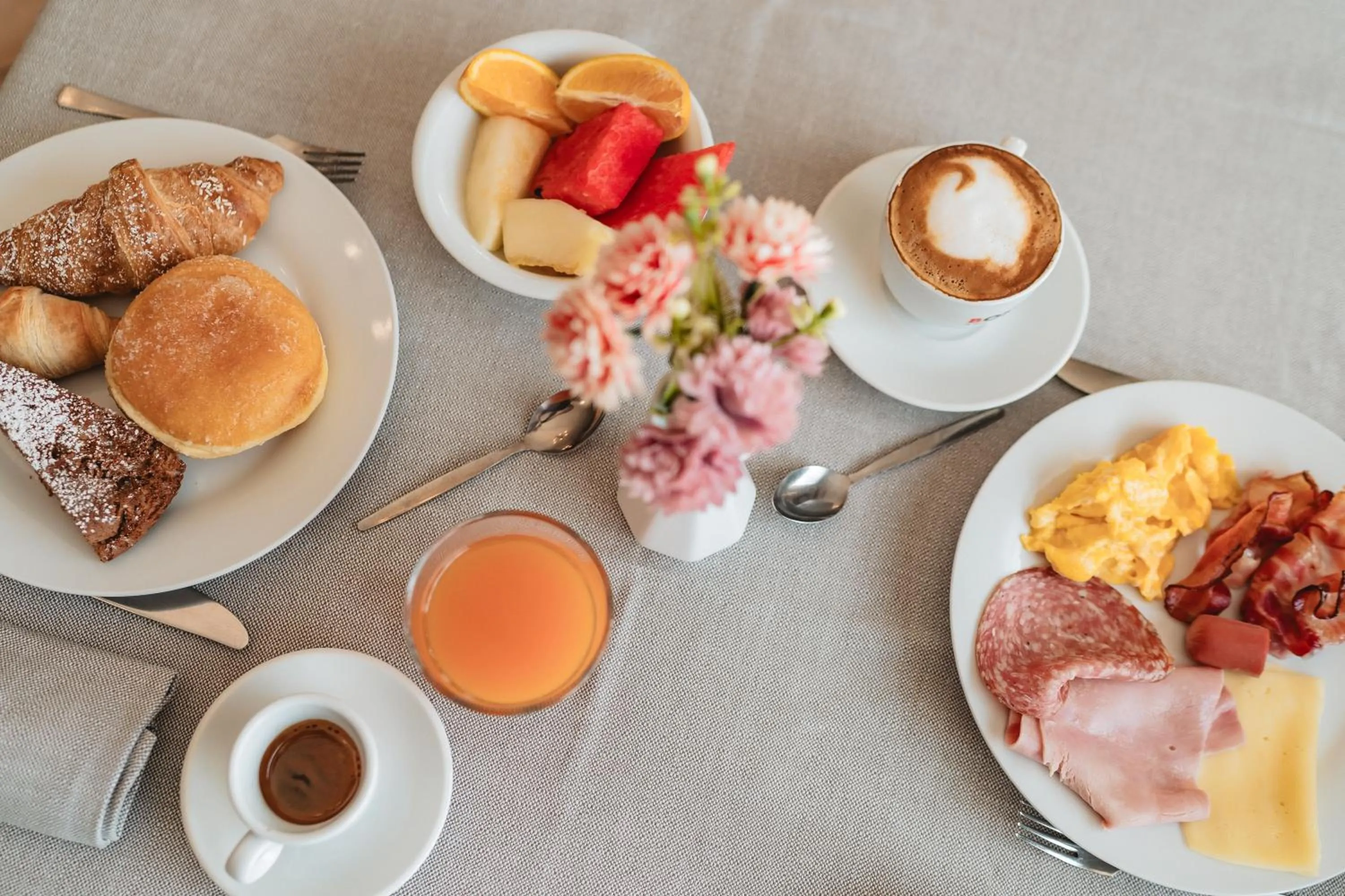 Breakfast in Hotel Carignano