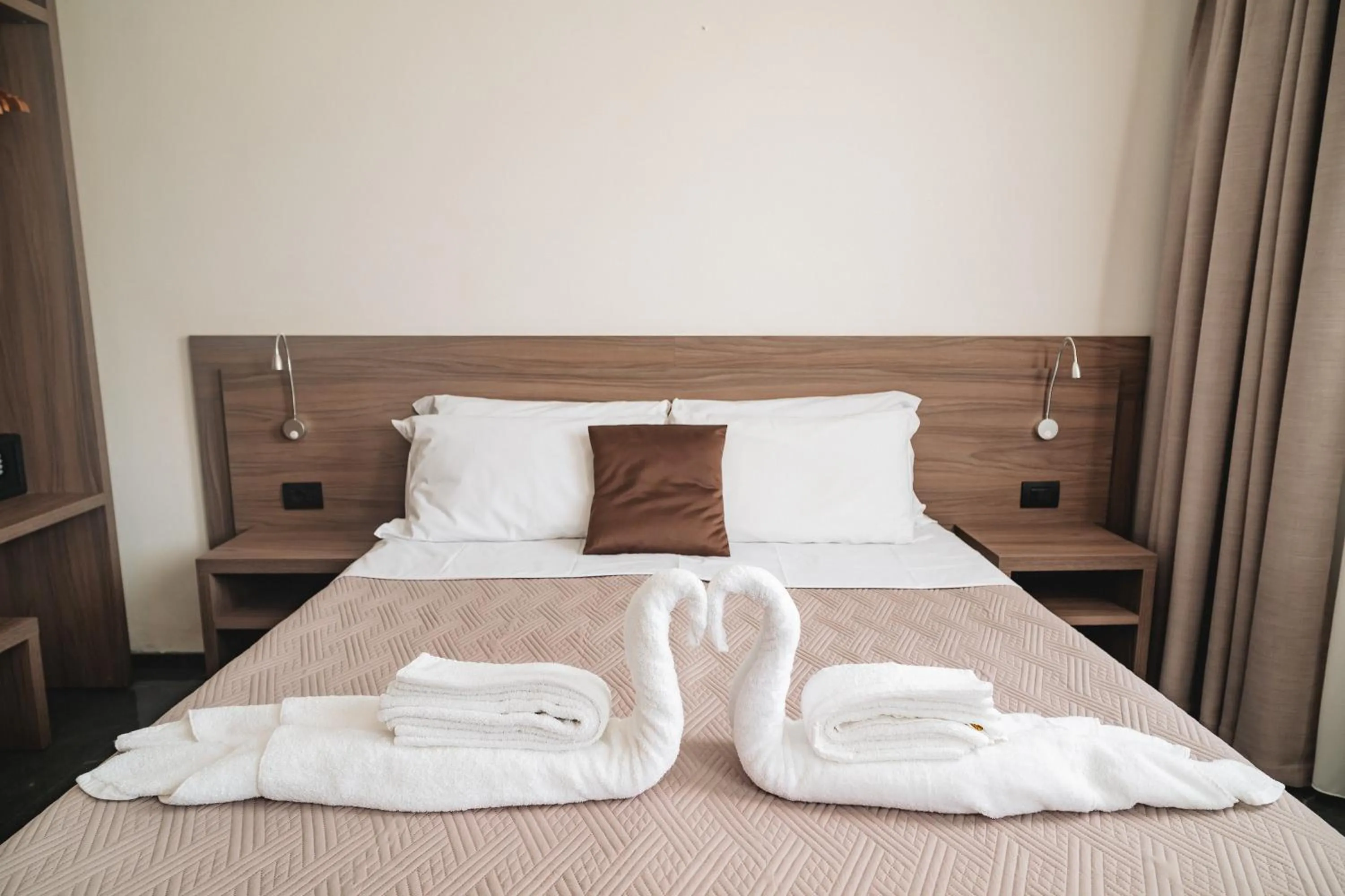 Bedroom, Bed in Hotel Carignano