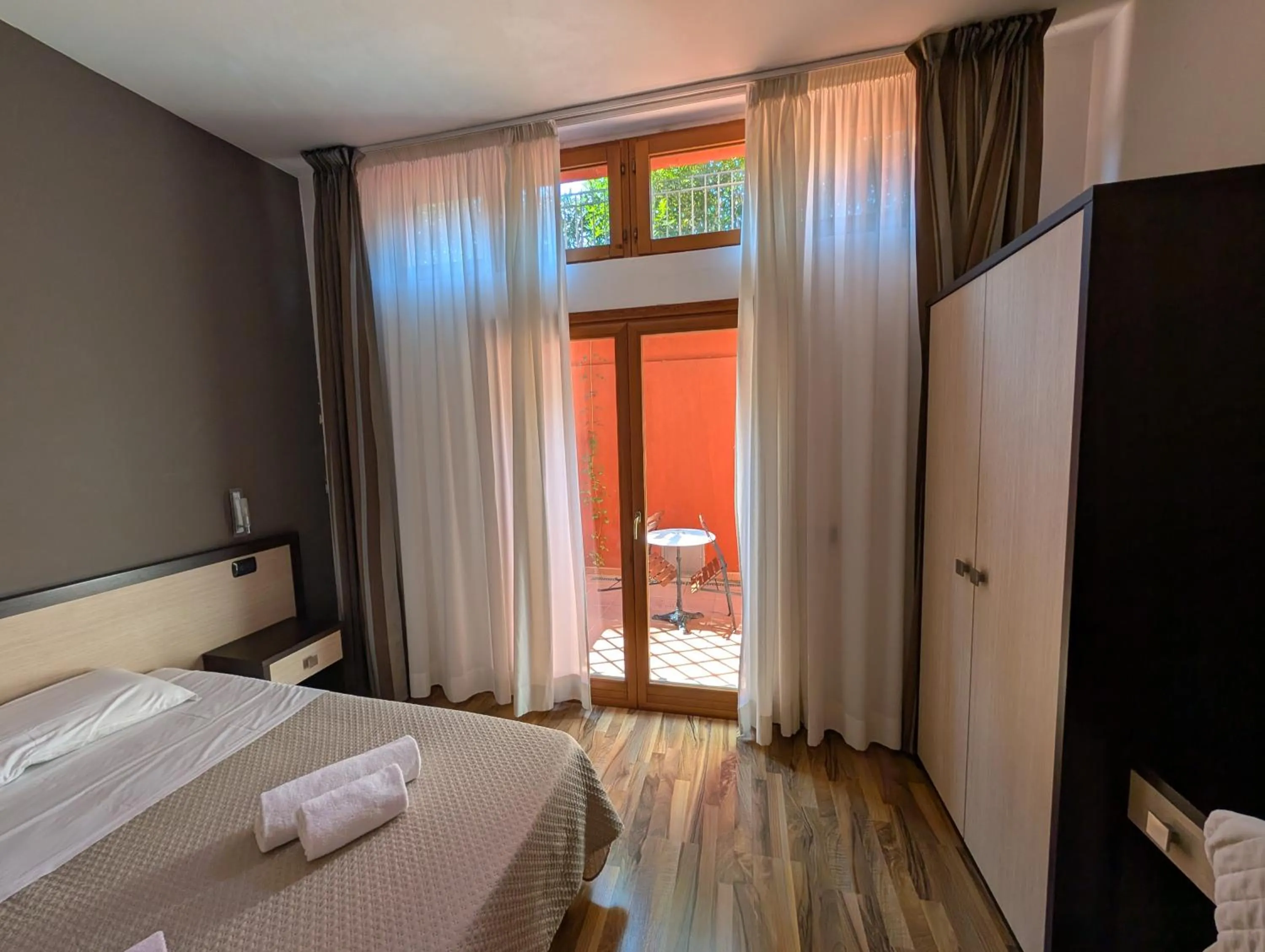 Bedroom, Bed in Hotel Carignano