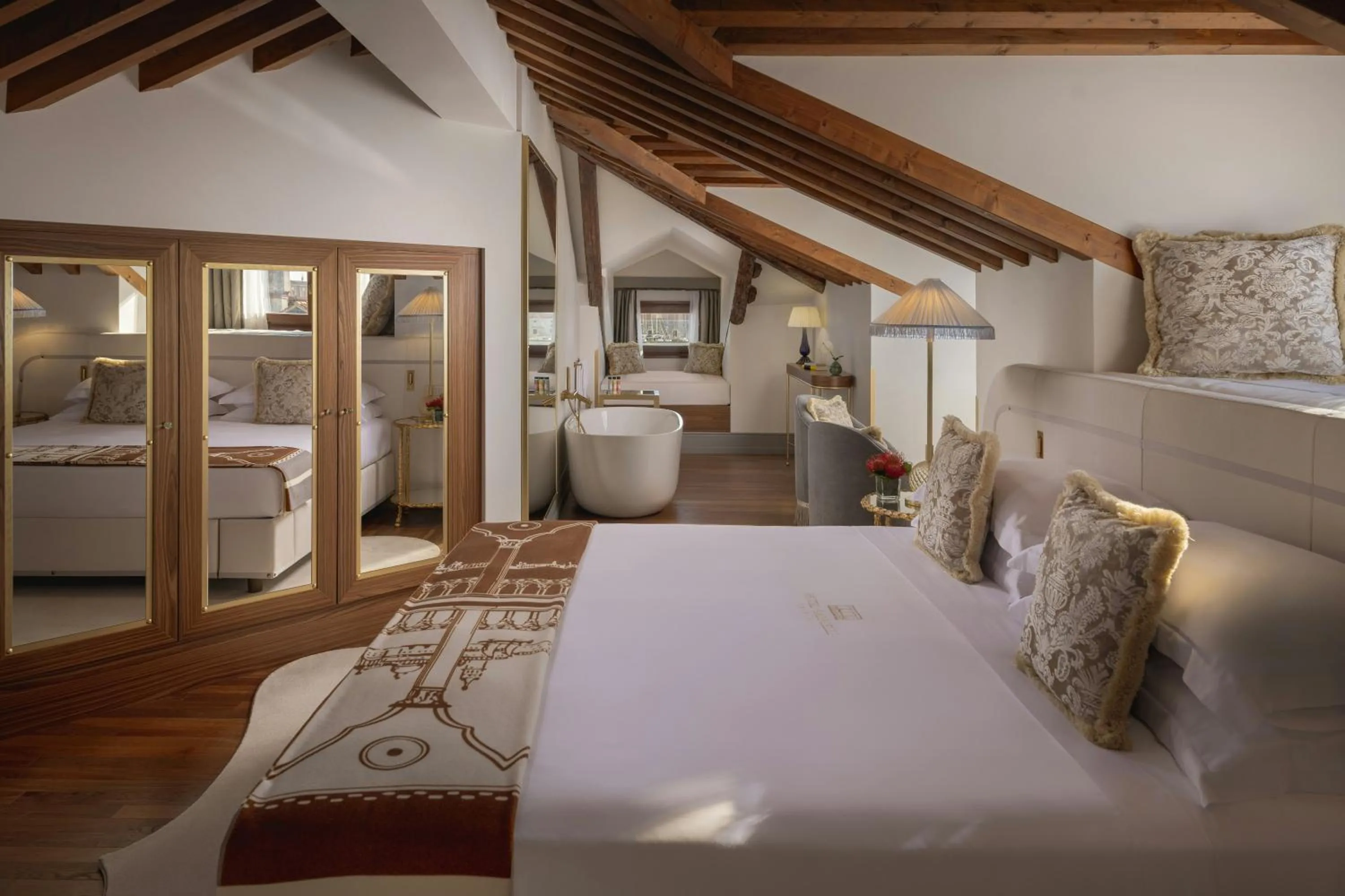 Photo of the whole room, Bed in Hotel Gabrielli Venezia - Starhotels Collezione