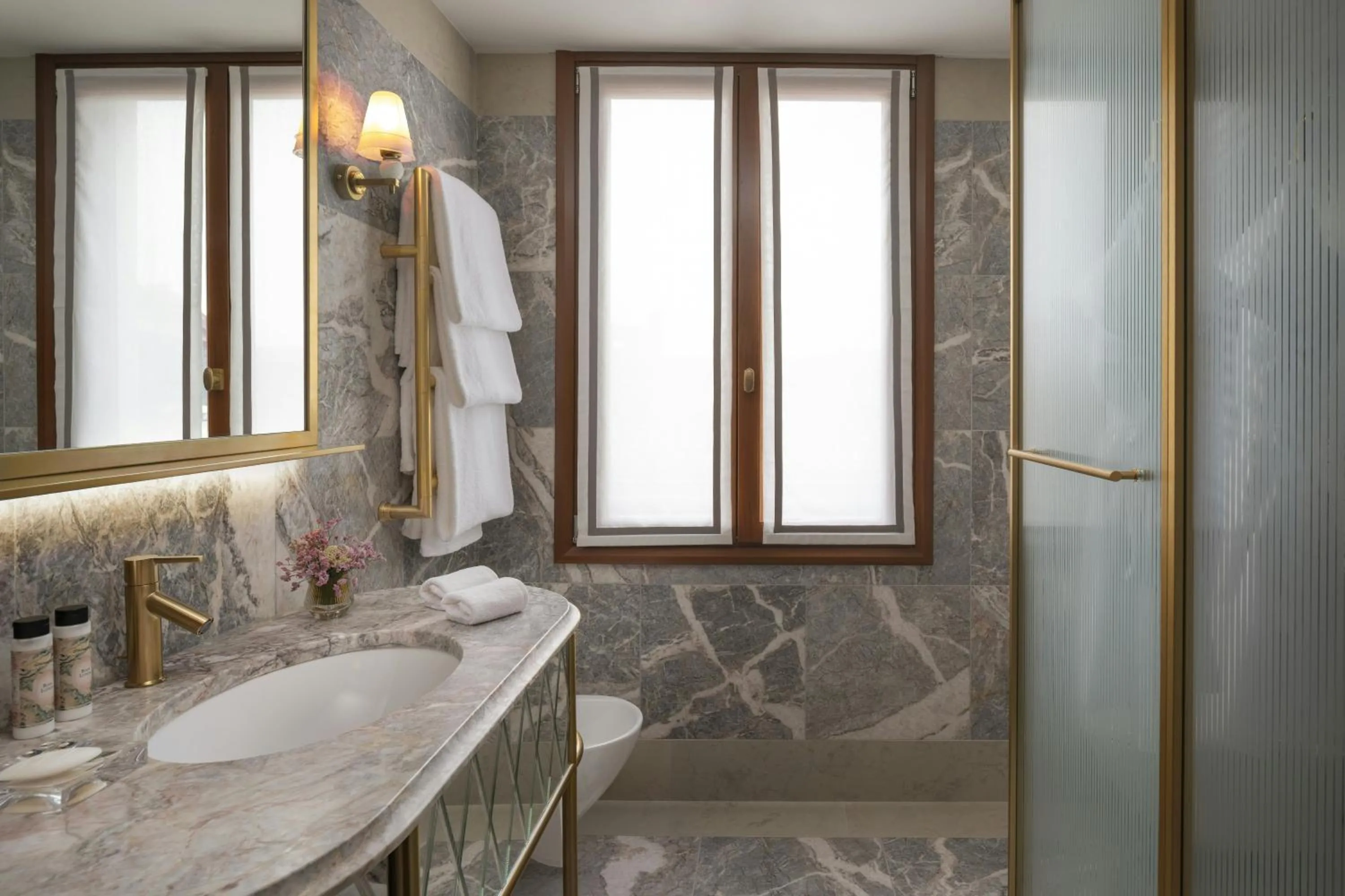 Bathroom in Hotel Gabrielli Venezia - Starhotels Collezione