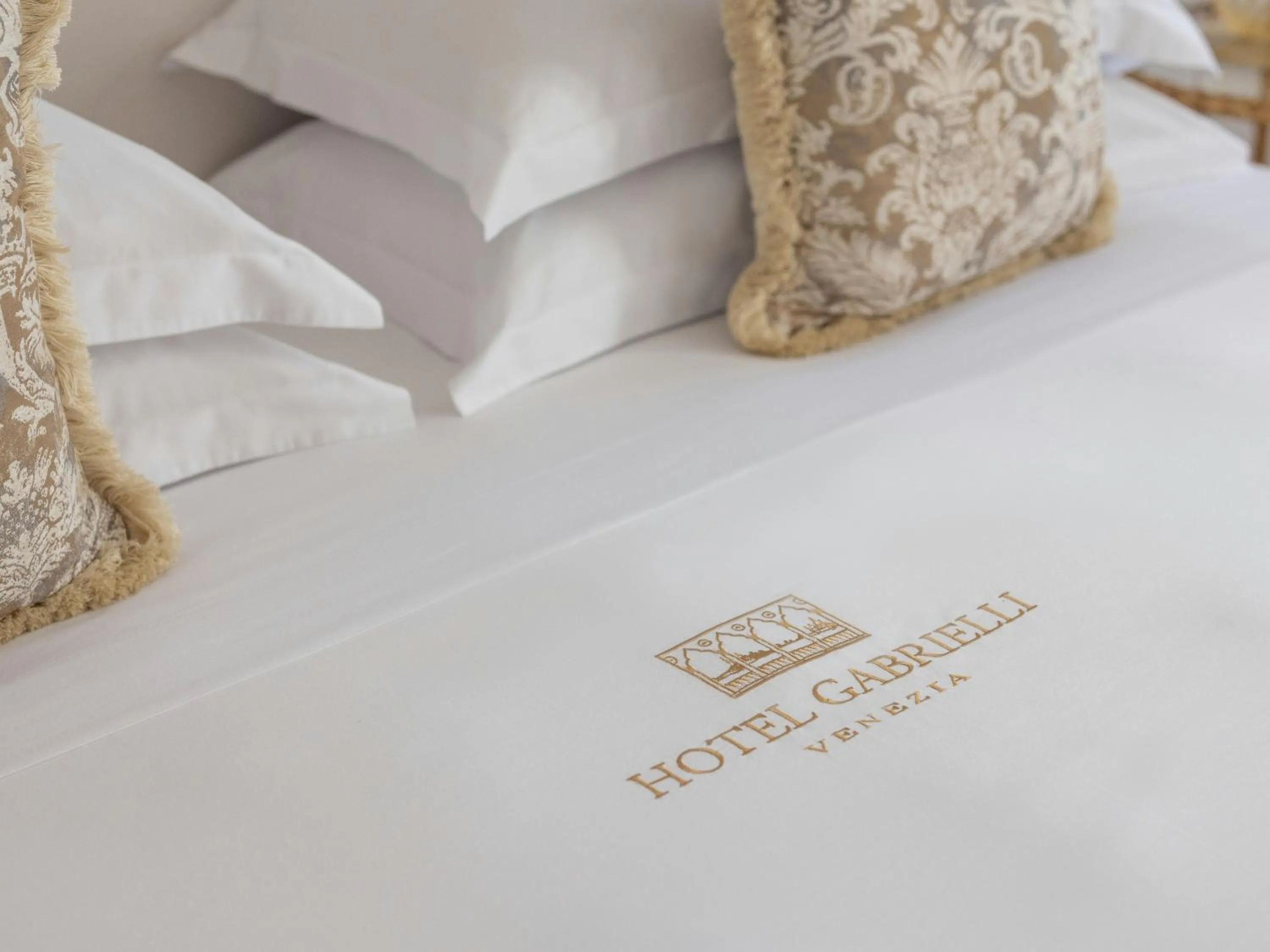 Decorative detail, Bed in Hotel Gabrielli Venezia - Starhotels Collezione