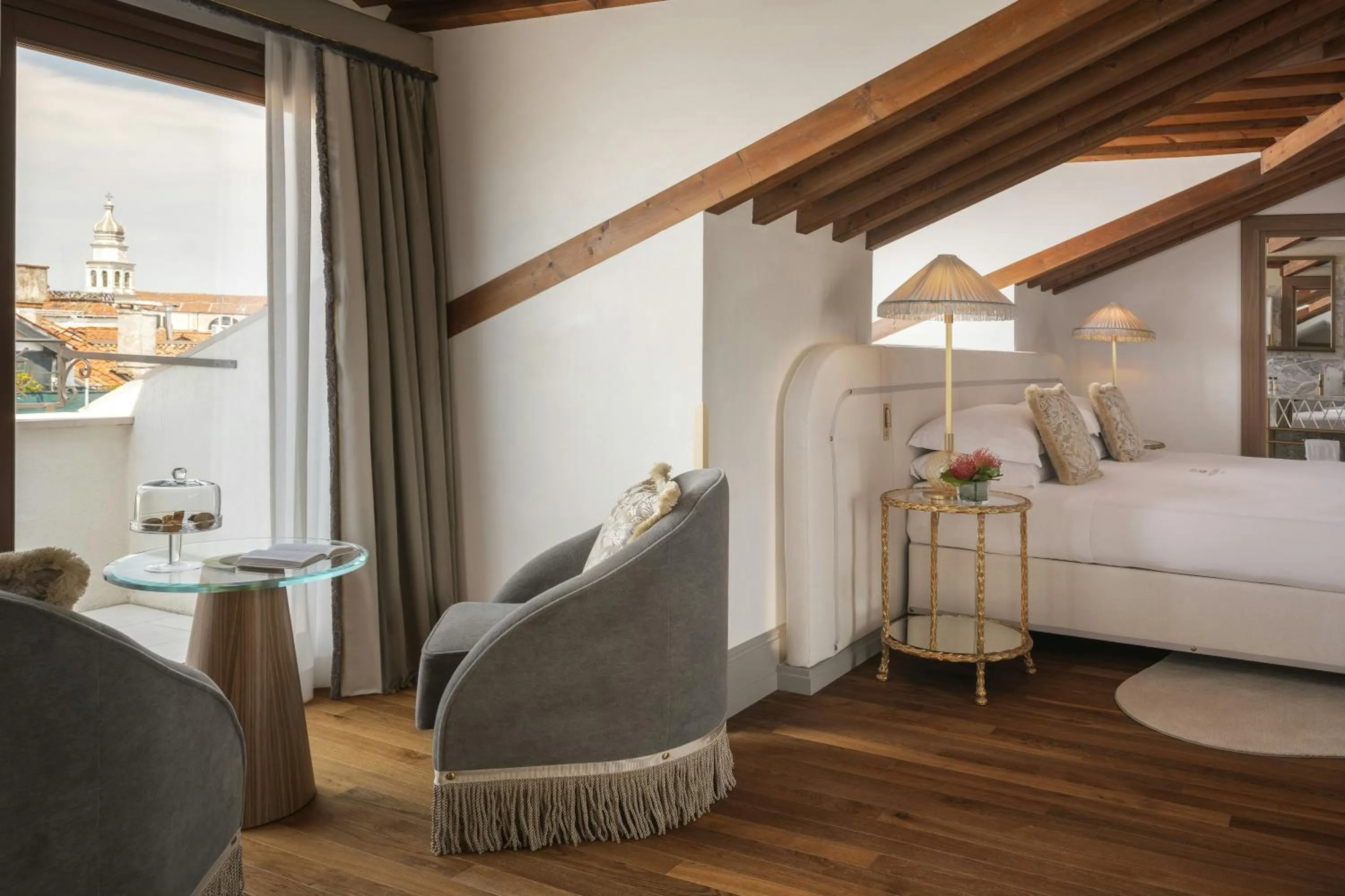 Photo of the whole room, Bed in Hotel Gabrielli Venezia - Starhotels Collezione