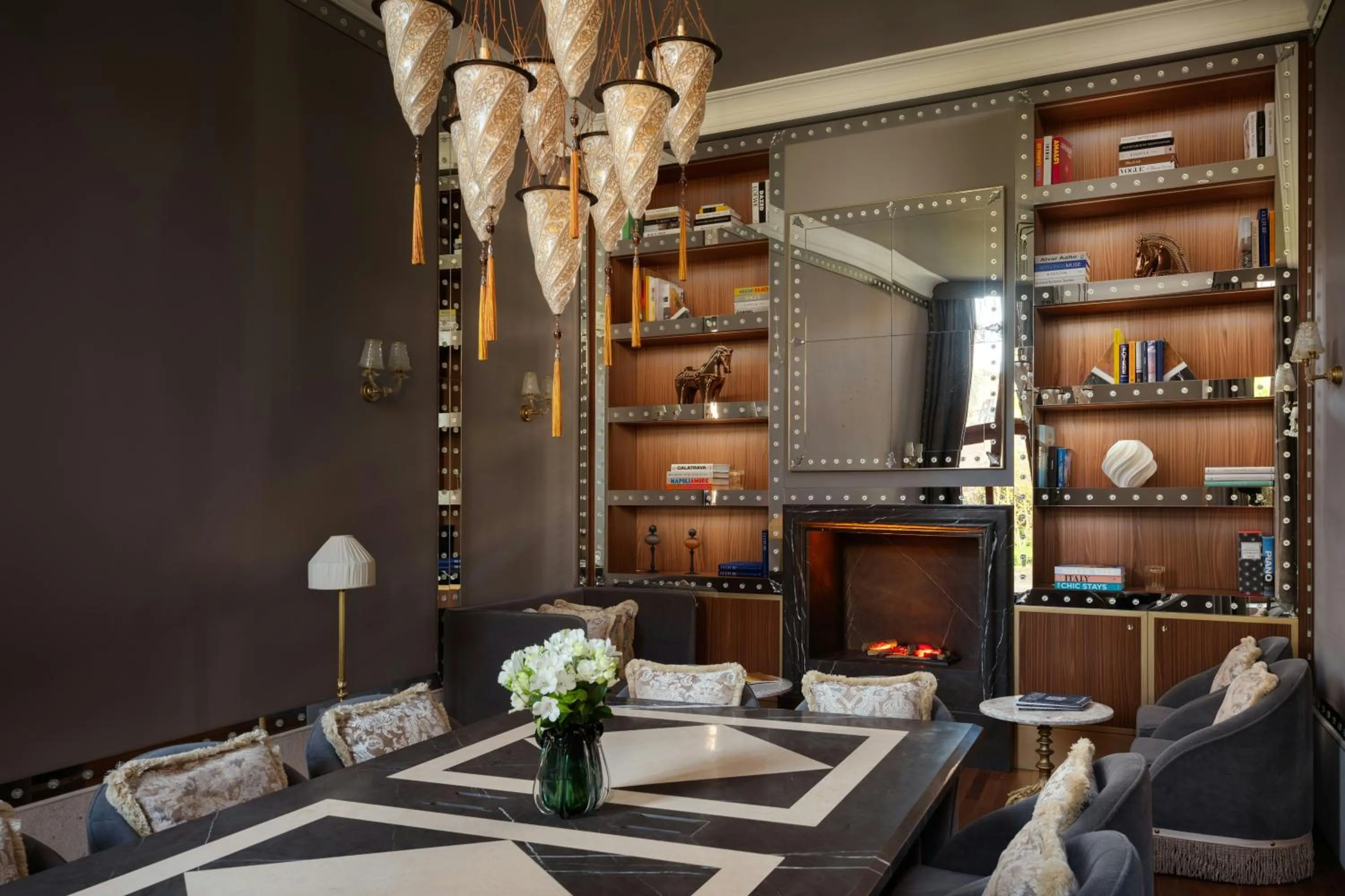 Library in Hotel Gabrielli Venezia - Starhotels Collezione