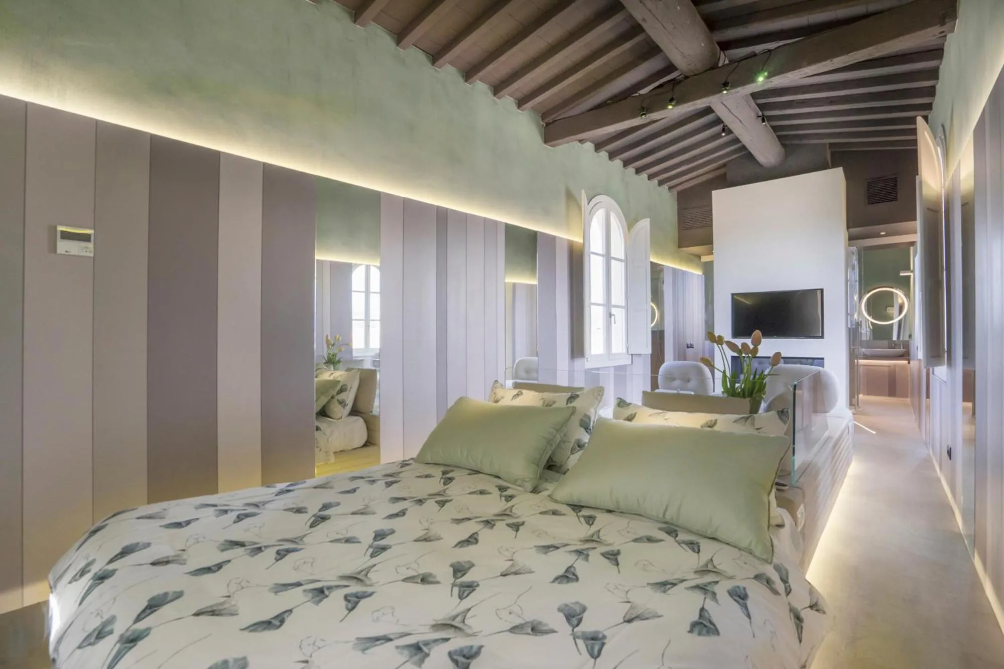 Photo of the whole room, Bed in Palazzo dei Ciompi Suites