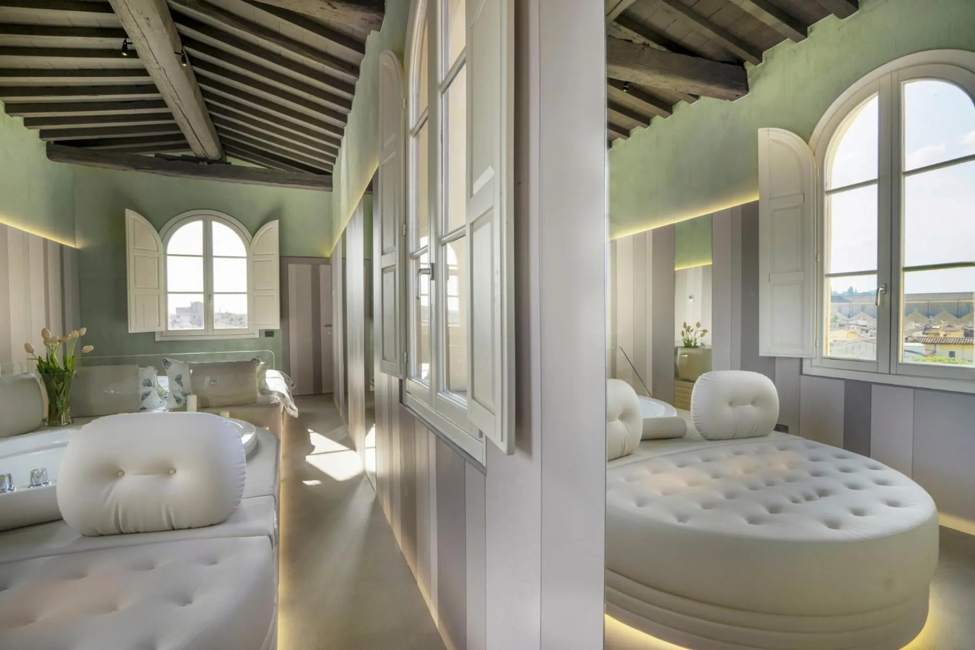 Photo of the whole room, Bed in Palazzo dei Ciompi Suites