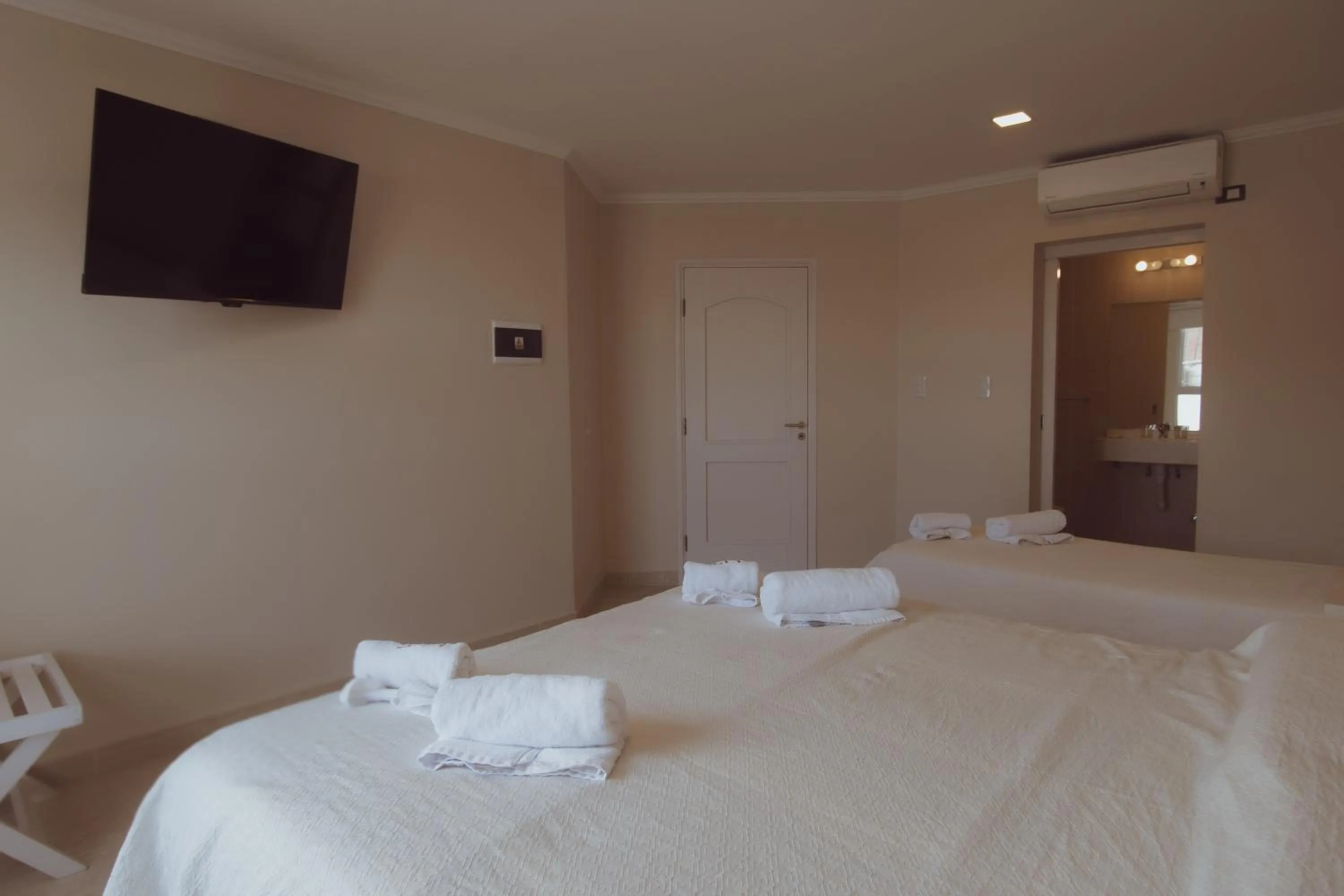 TV and multimedia in Hotel Tonight