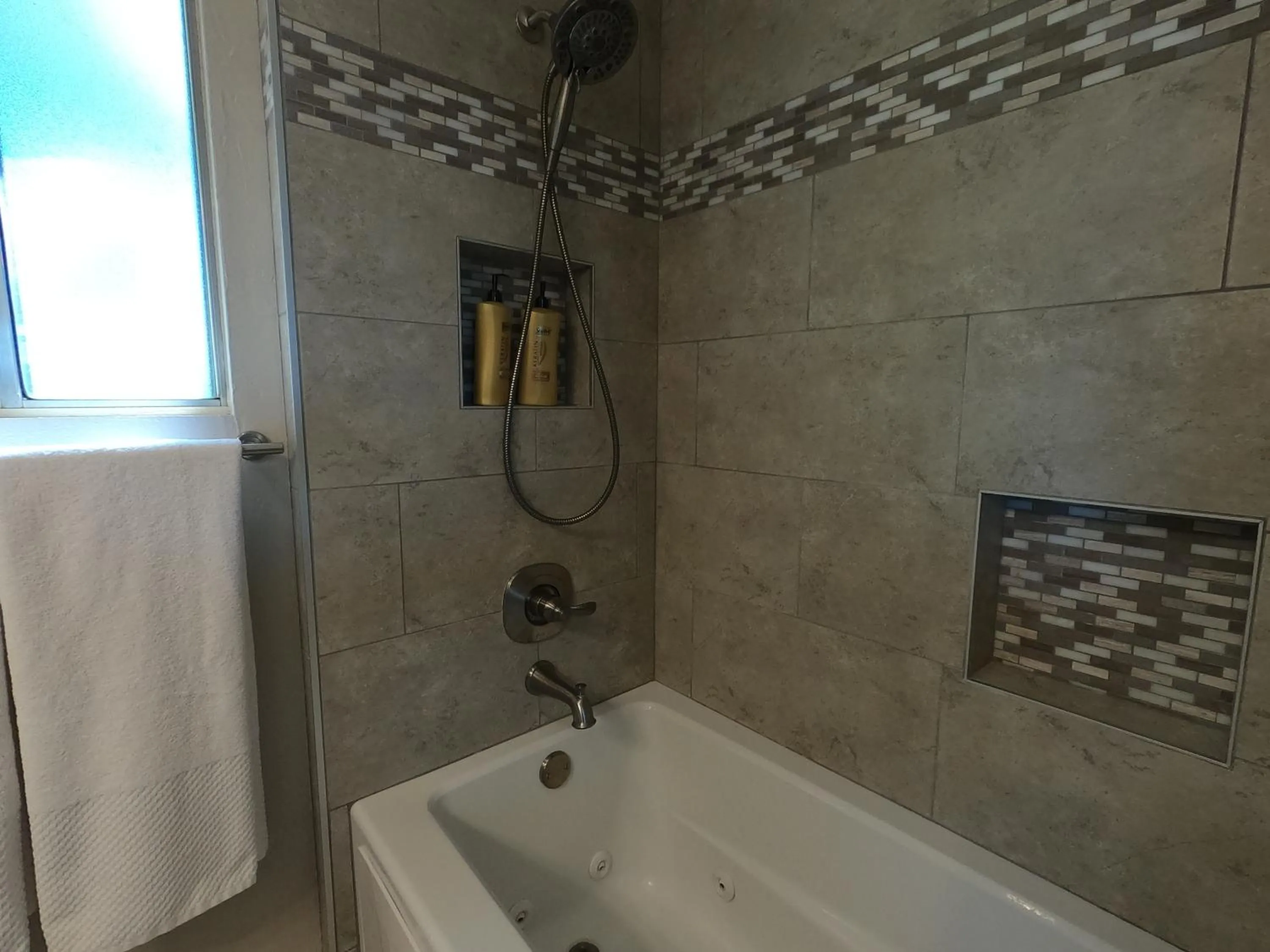 Shower in Sommer Hus-Best value in Southern California Wine Country