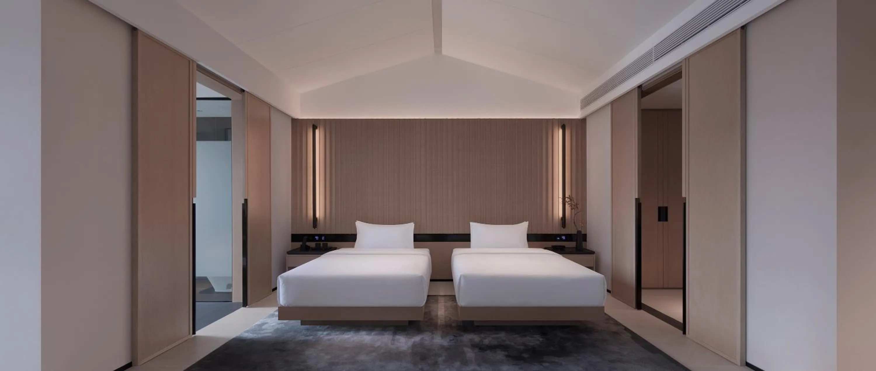 Bed in Guilin Yangshuo Jora Hotel