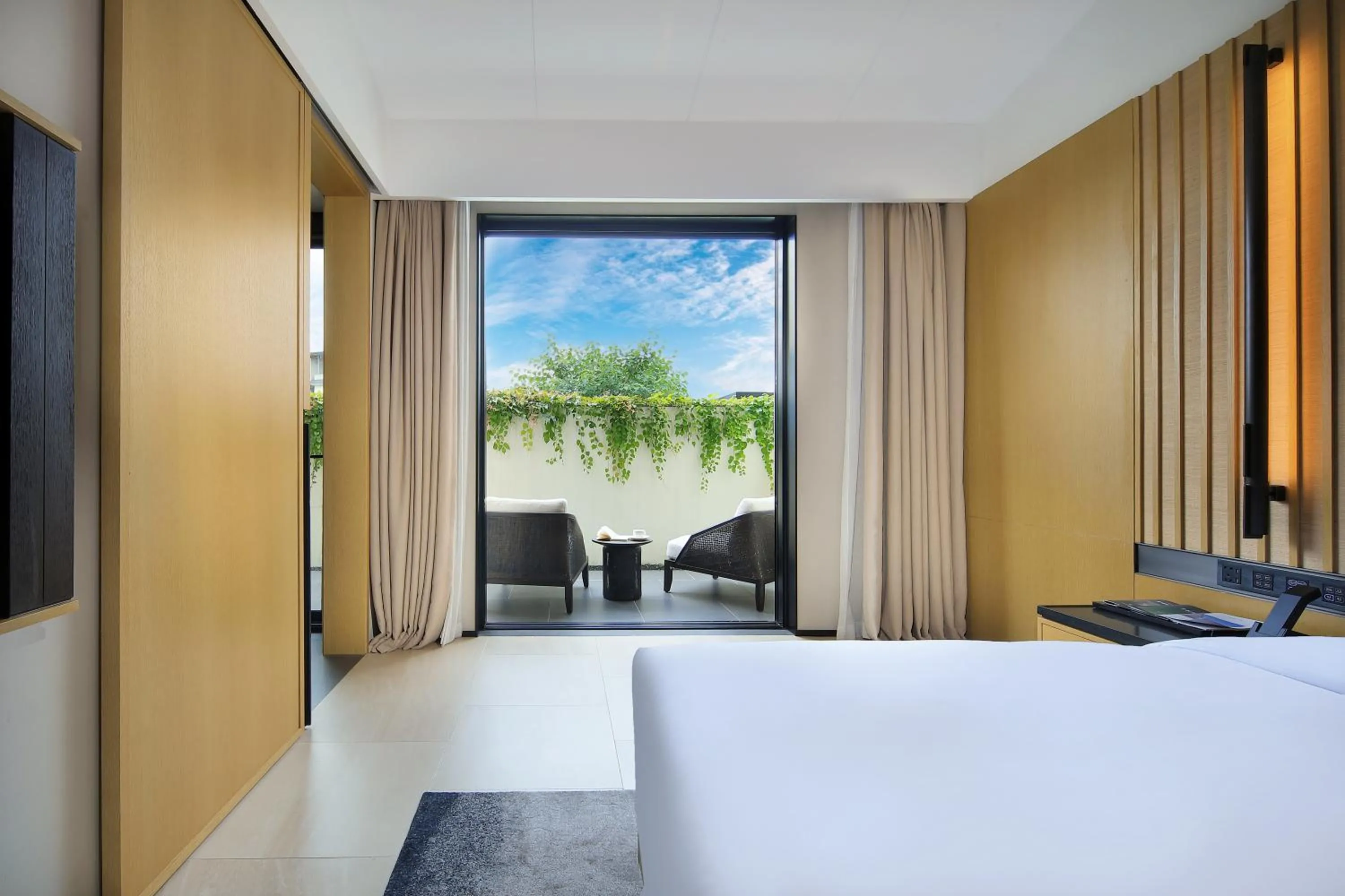 Bed in Guilin Yangshuo Jora Hotel