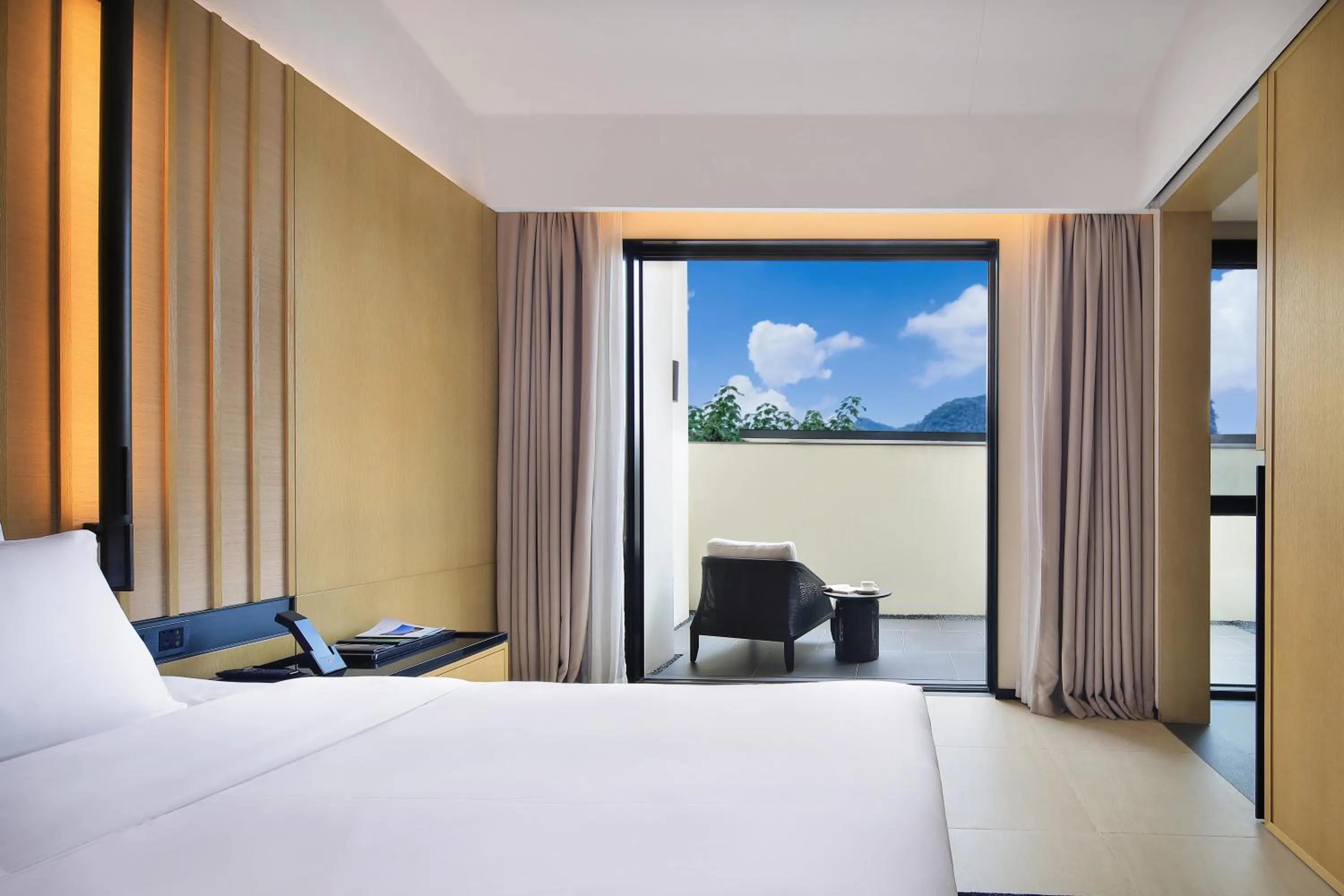 Bed in Guilin Yangshuo Jora Hotel