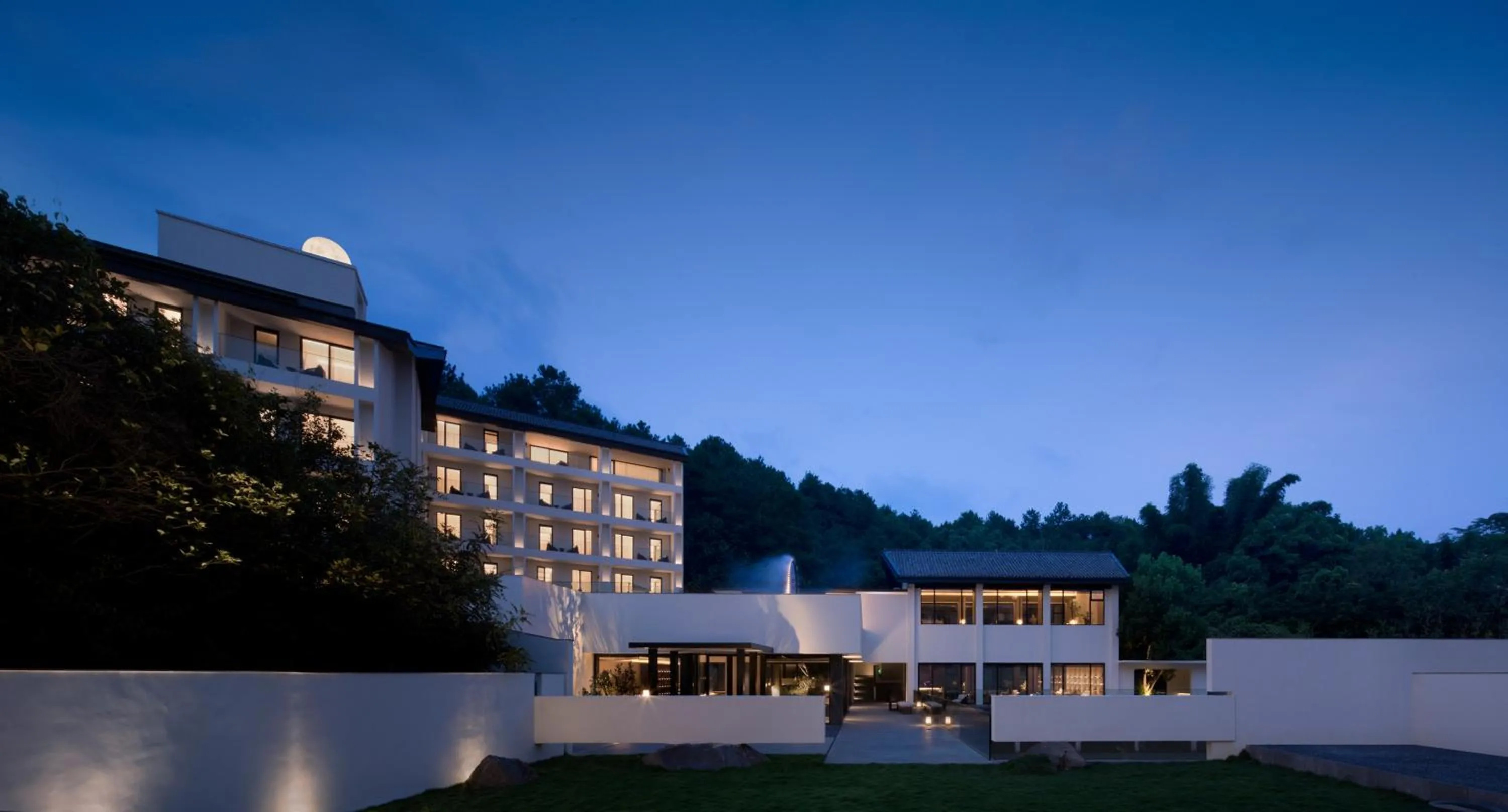 Property building in Guilin Yangshuo Jora Hotel