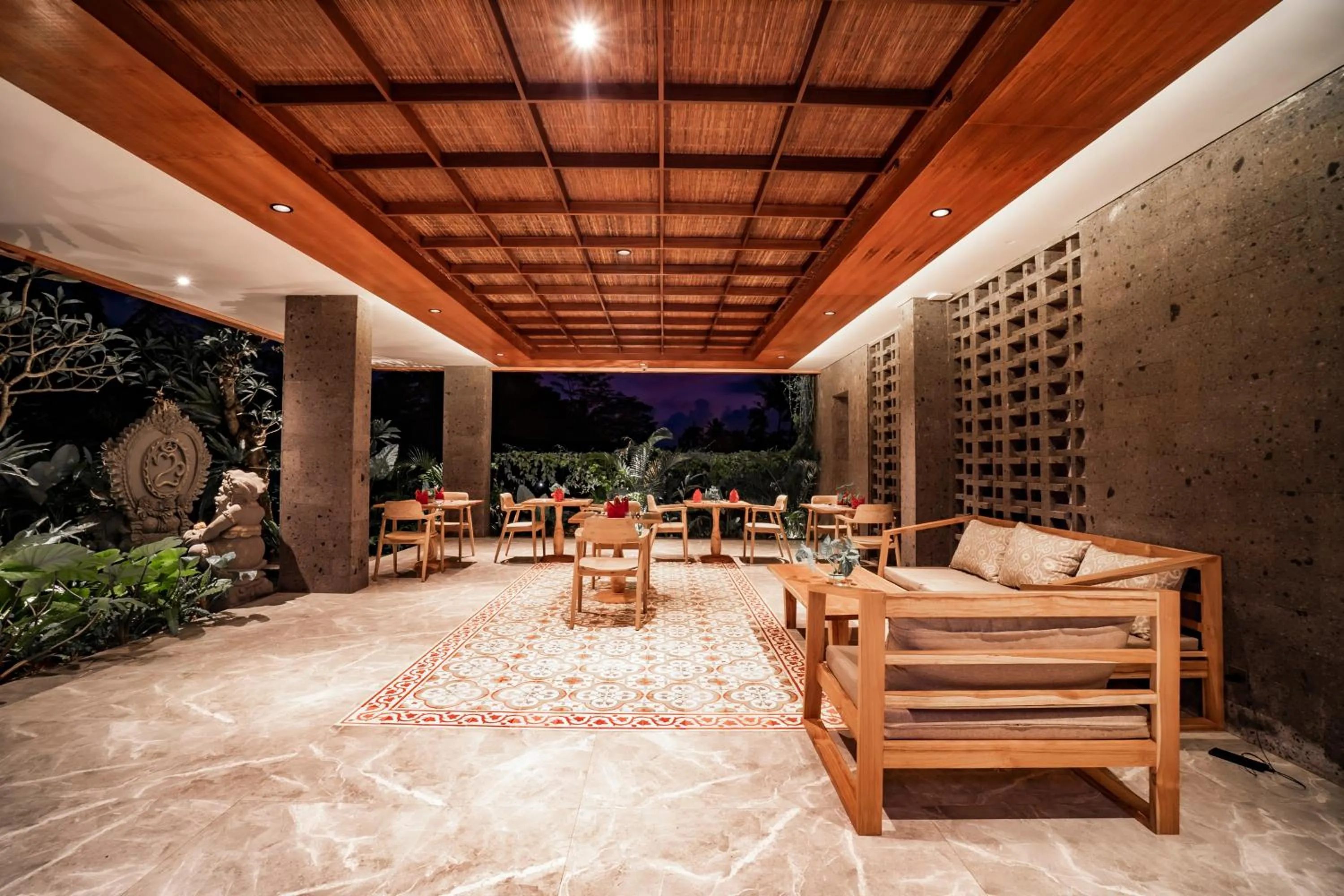 Restaurant/places to eat in Uma Shanti Villa by Mahaputra