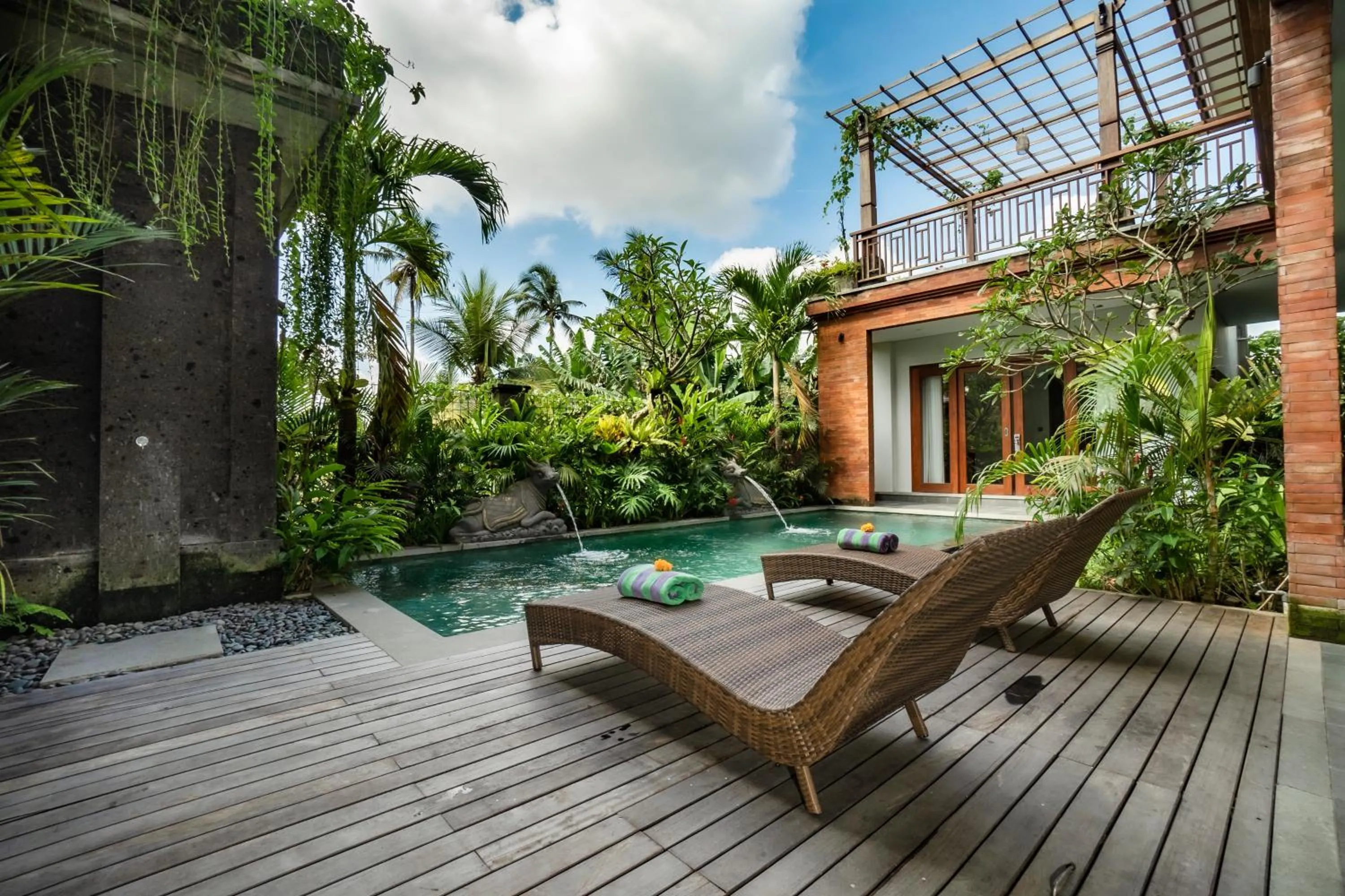 Swimming pool in Uma Shanti Villa by Mahaputra