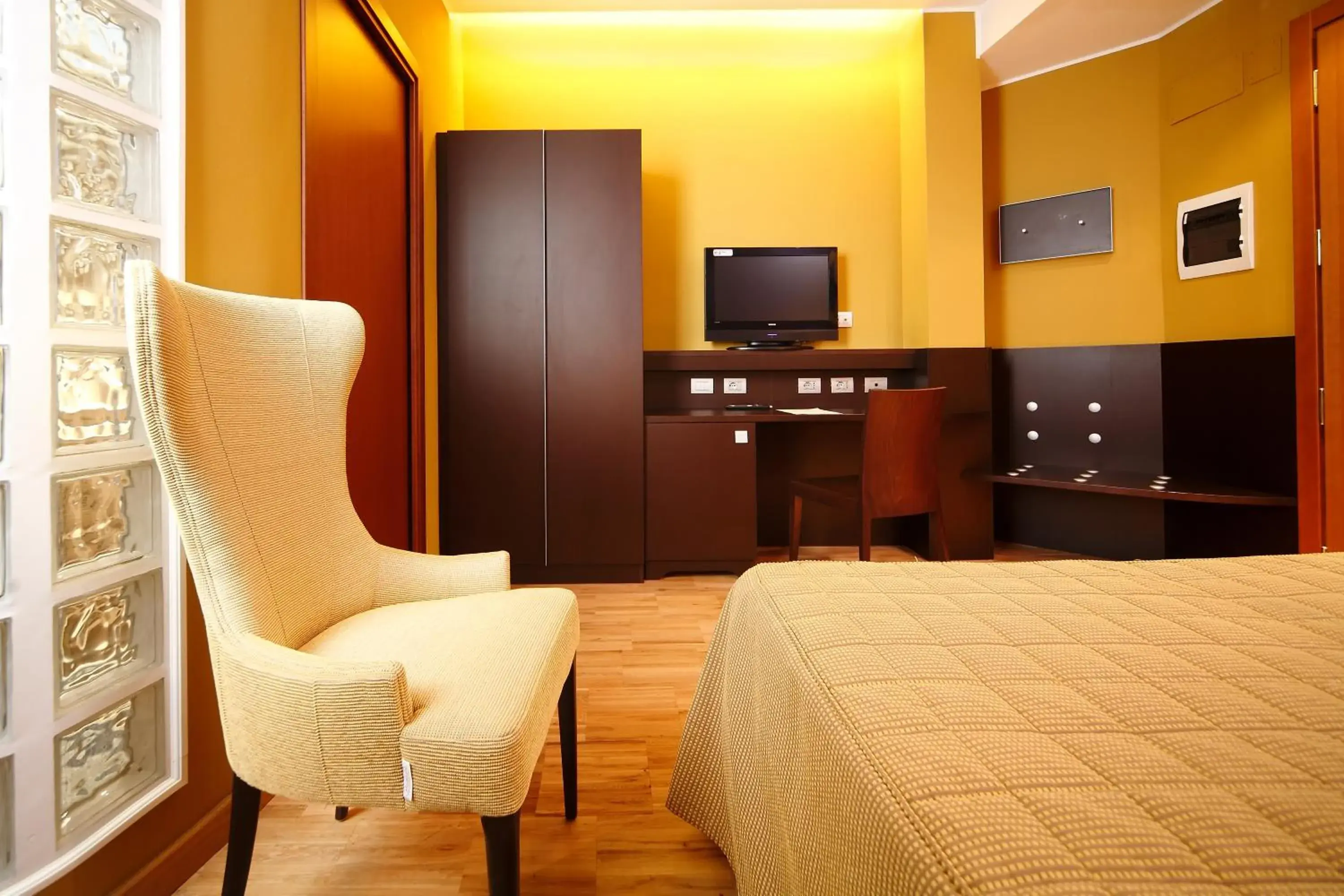 Photo of the whole room, Bed in Hotel Terminal Photo of the whole room, Bed in Hotel Terminal