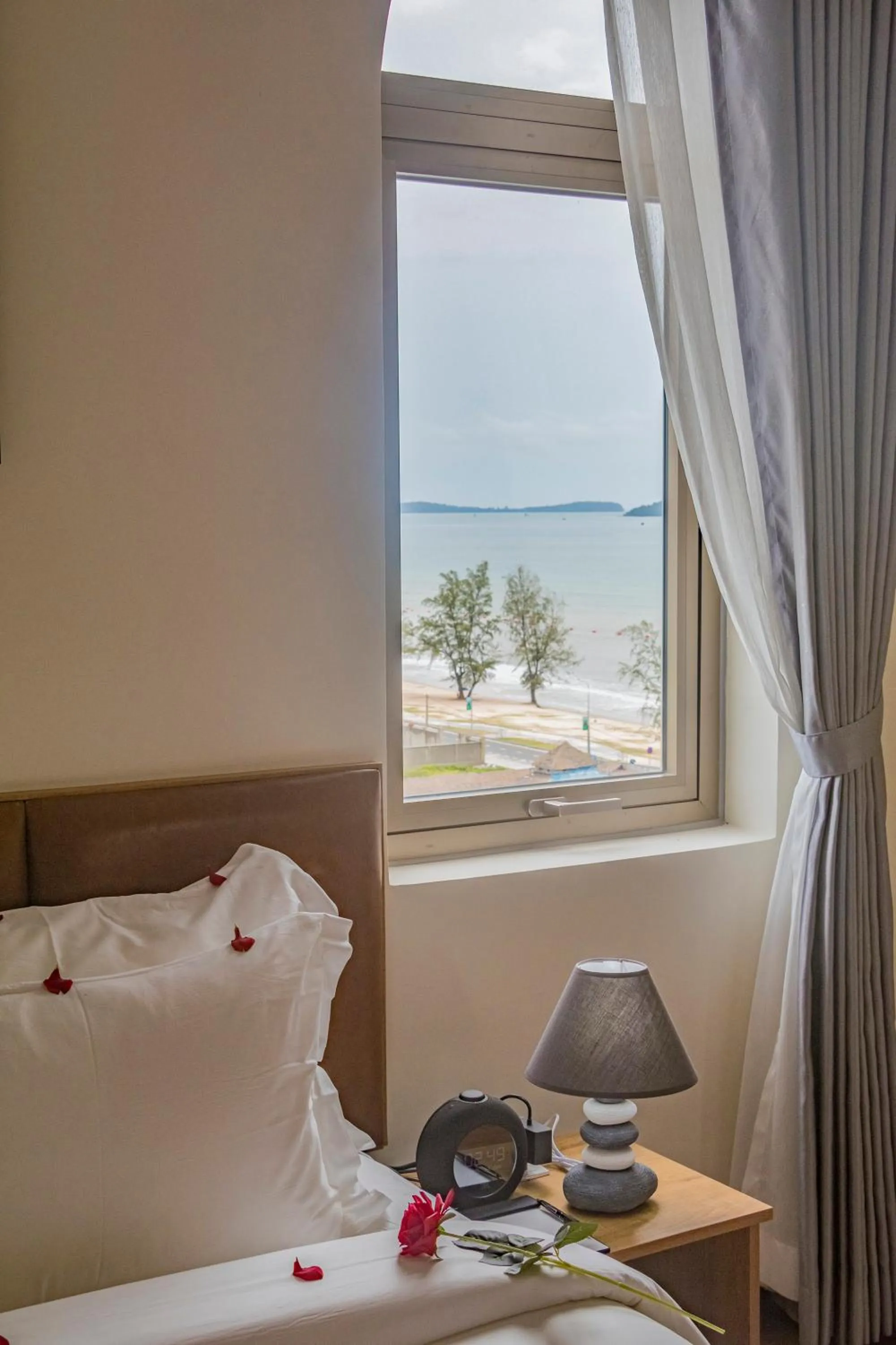 Meeting/conference room, Bed in Sea Breeze Hotel & Villa