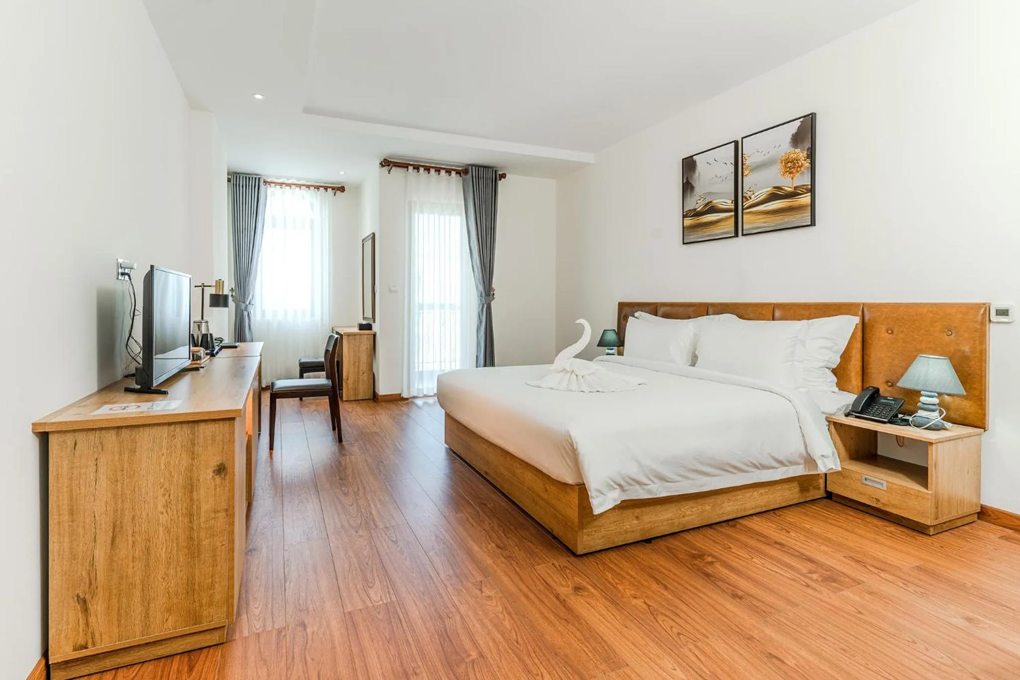 Sea view, Bed in Sea Breeze Hotel & Villa