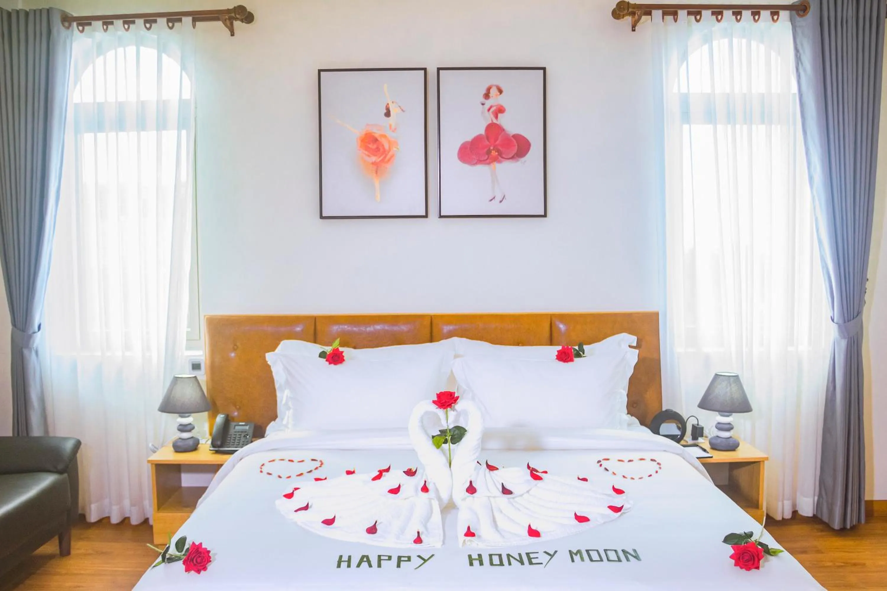 Sea view, Bed in Sea Breeze Hotel & Villa