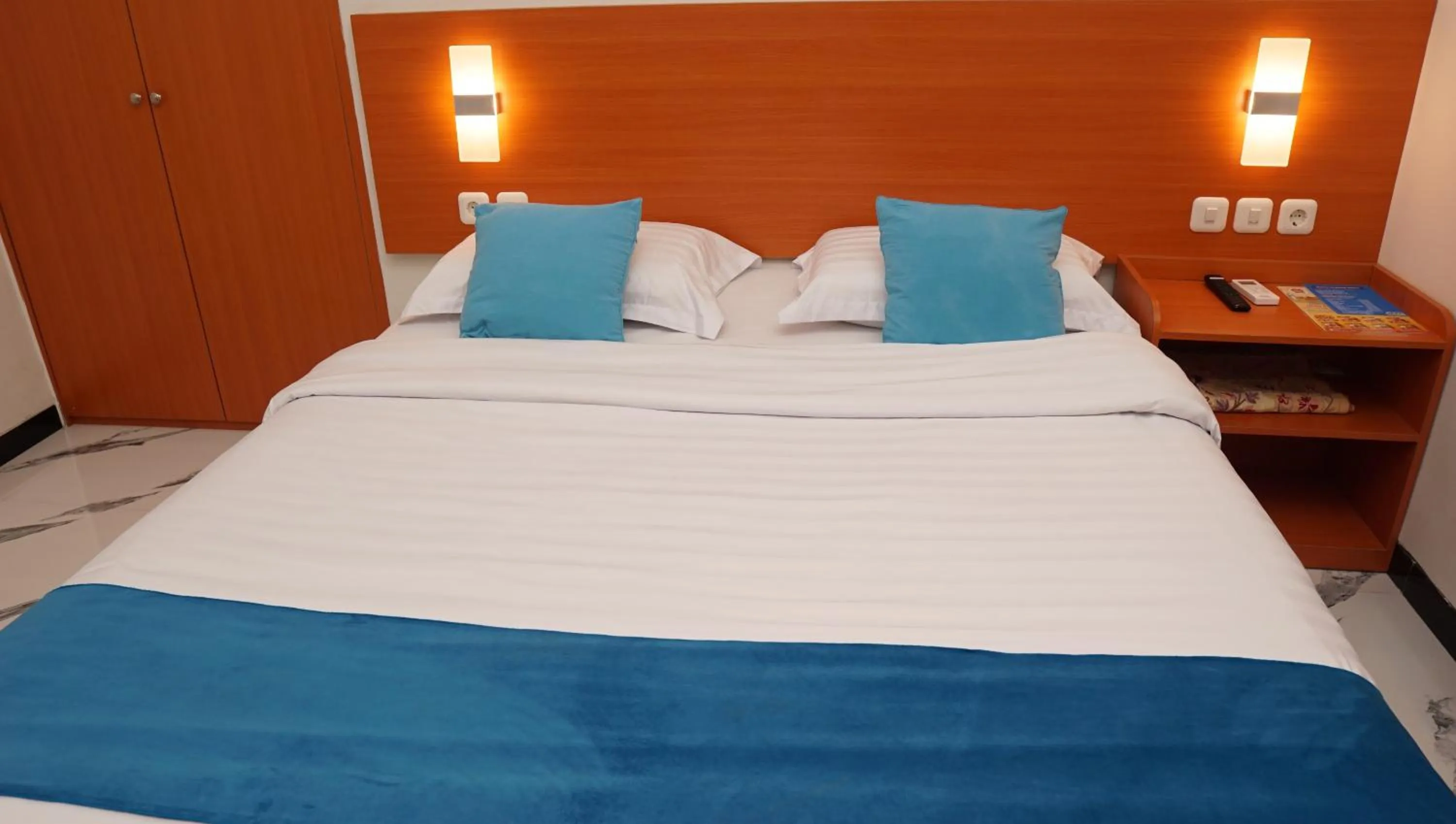 Bed in Jazz Room Kampung Inggris Syariah