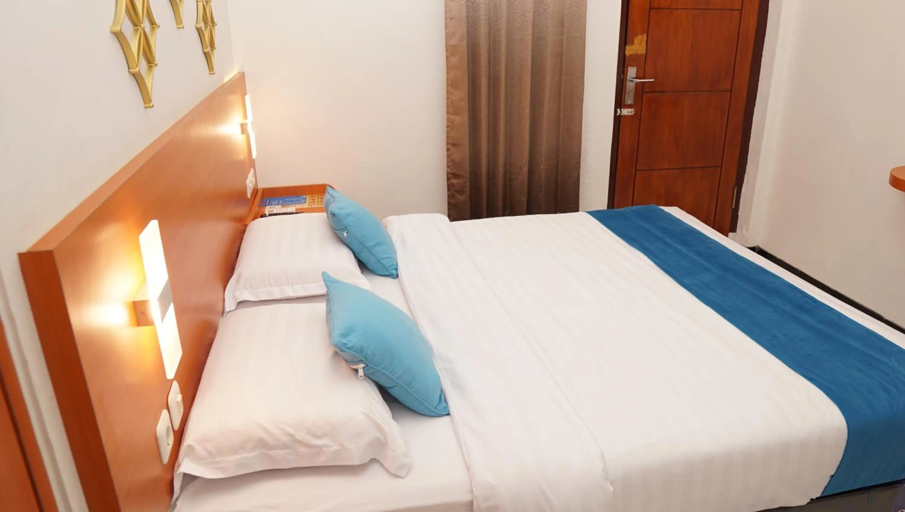 Bed in Jazz Room Kampung Inggris Syariah