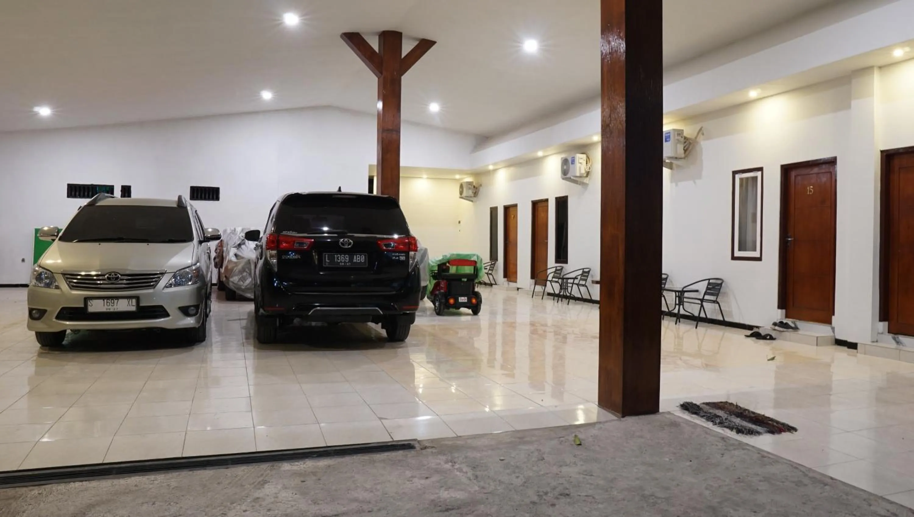 Parking in Jazz Room Kampung Inggris Syariah