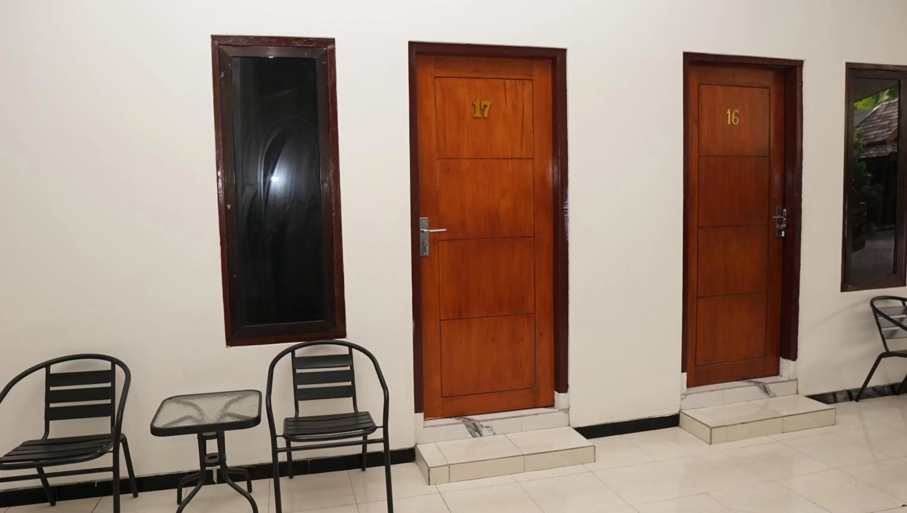 Seating area in Jazz Room Kampung Inggris Syariah