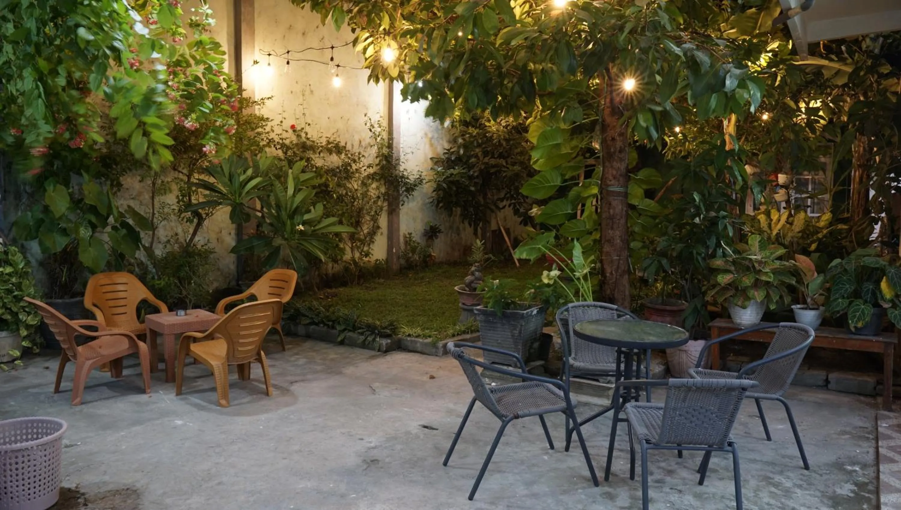 Garden in Jazz Room Kampung Inggris Syariah