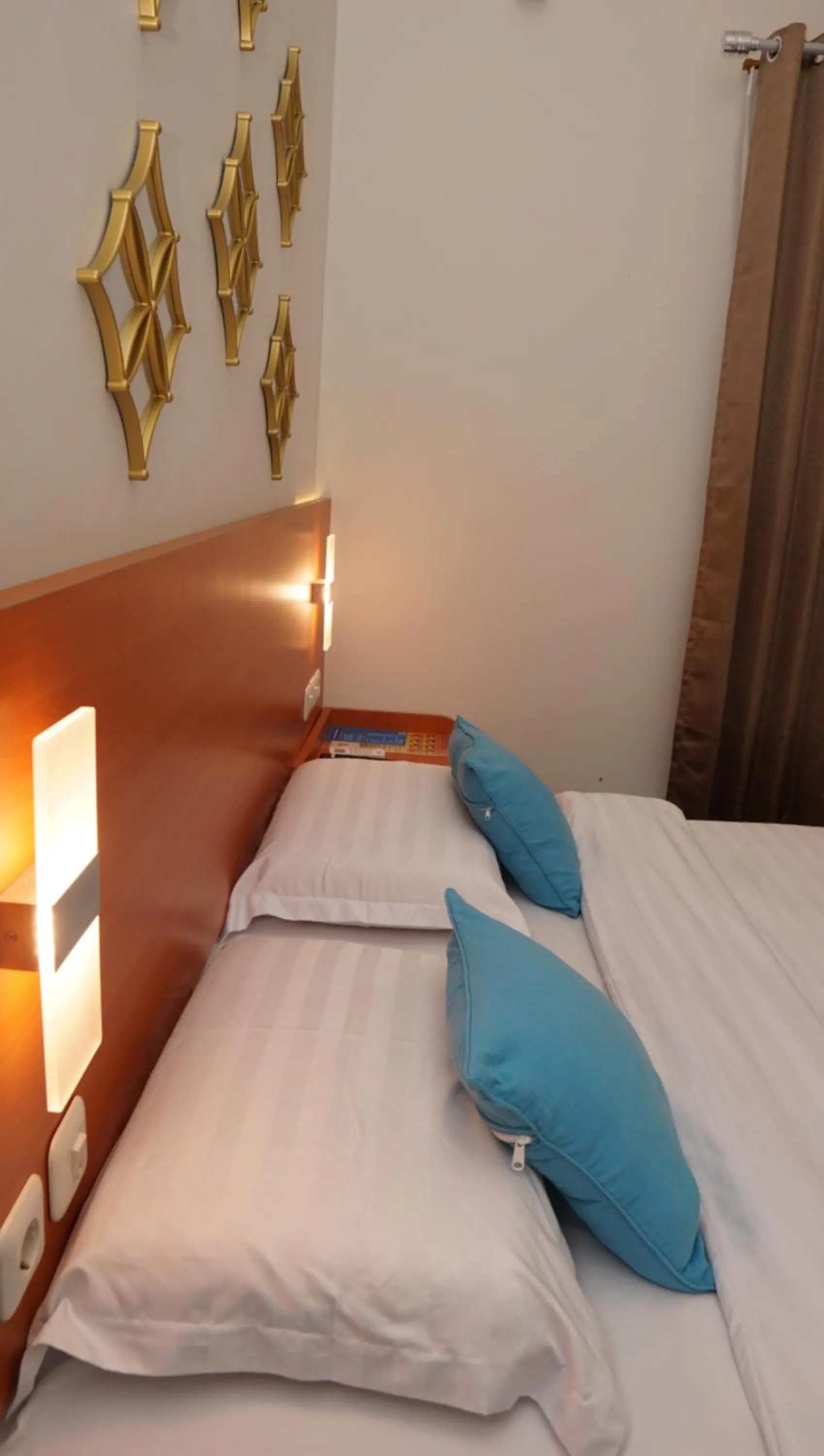 Bed in Jazz Room Kampung Inggris Syariah