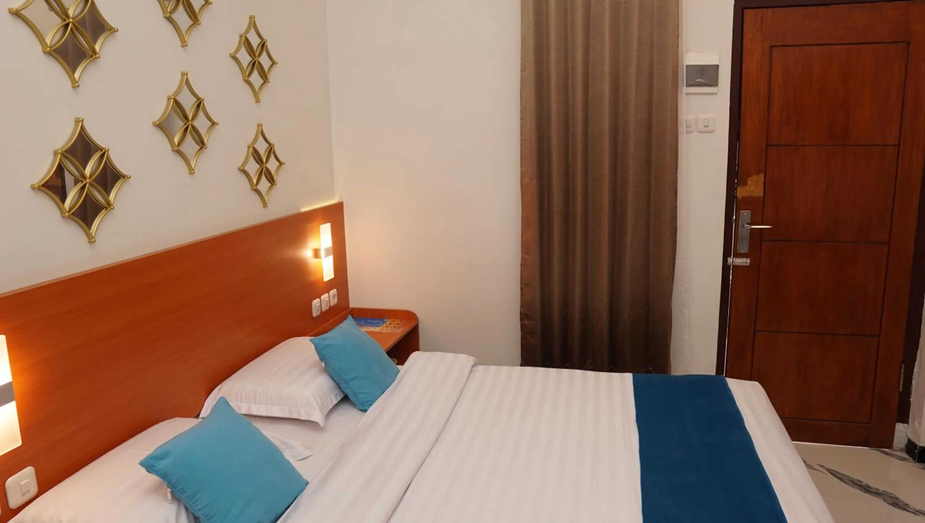 Bed in Jazz Room Kampung Inggris Syariah