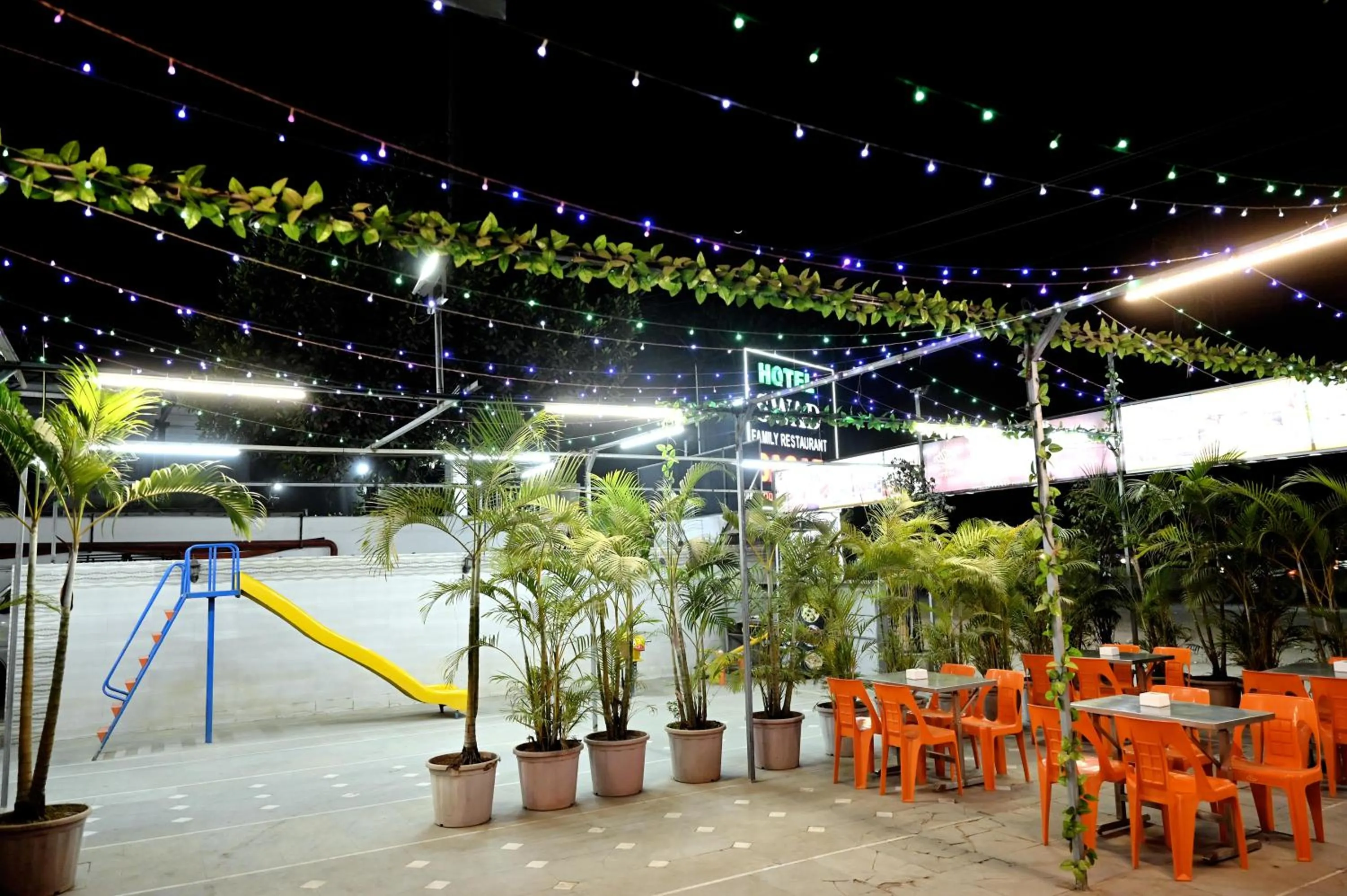 Restaurant/places to eat in Hotel Sagar