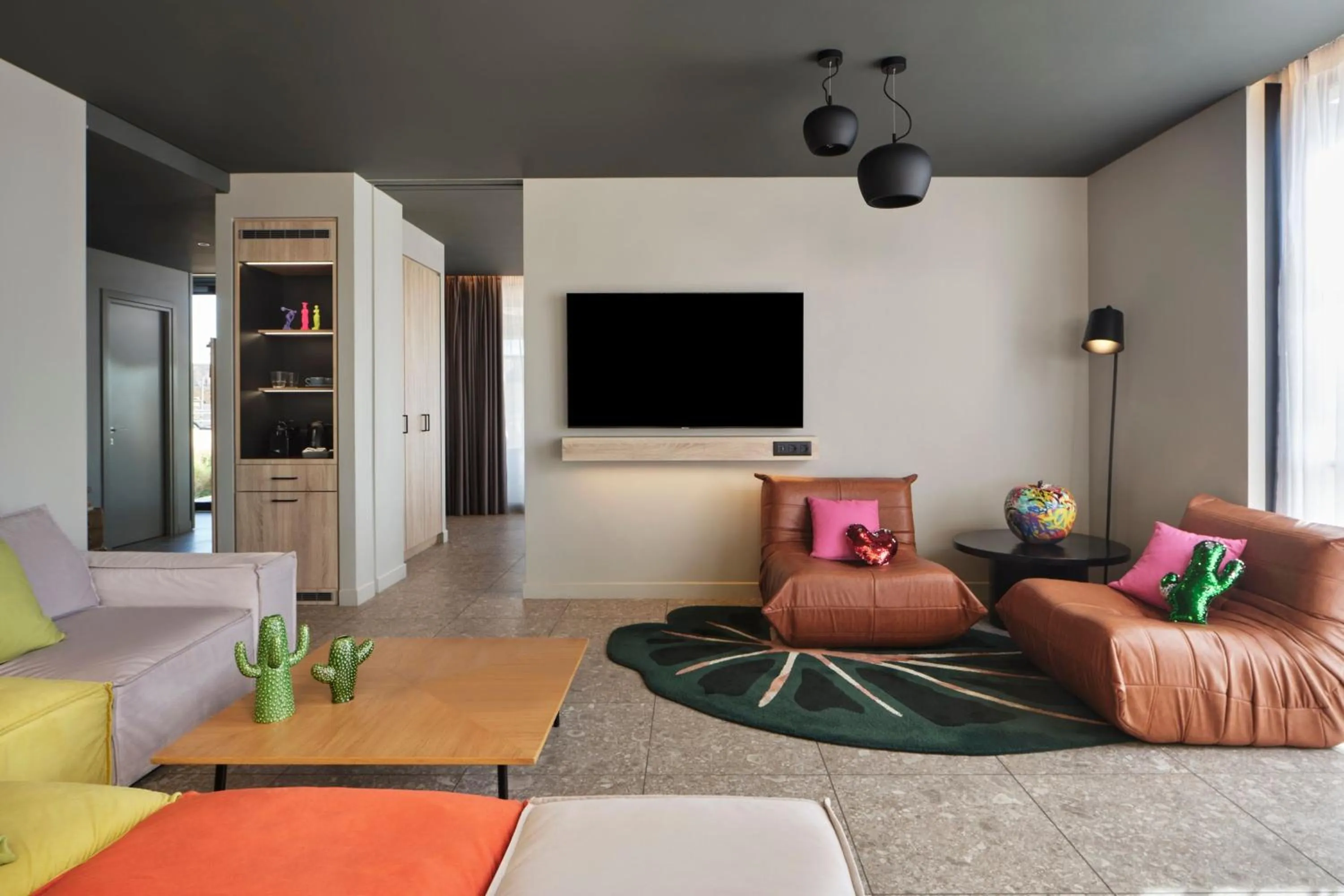 Photo of the whole room in Moxy Athens City