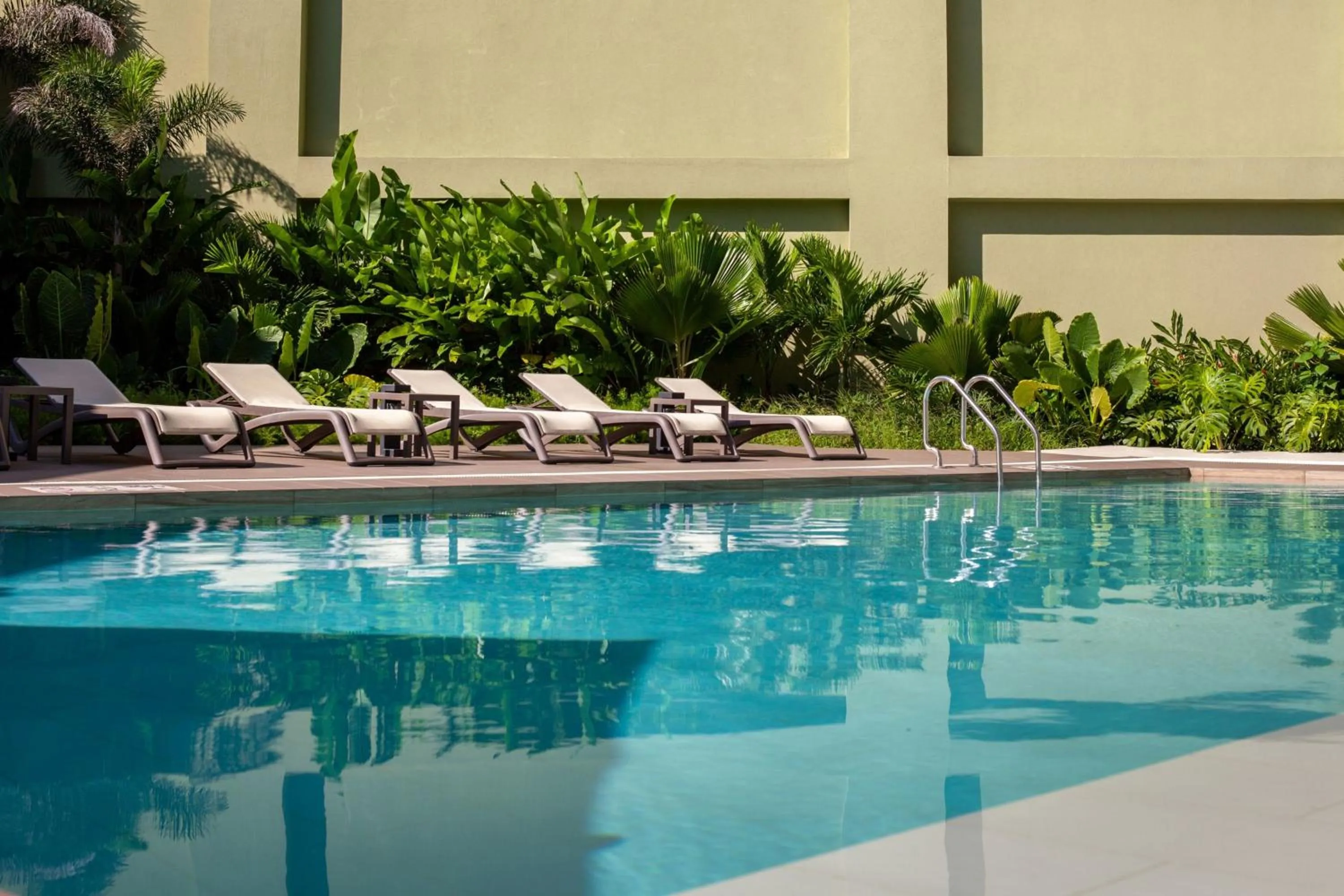 Swimming pool in Barranquilla Marriott Hotel
