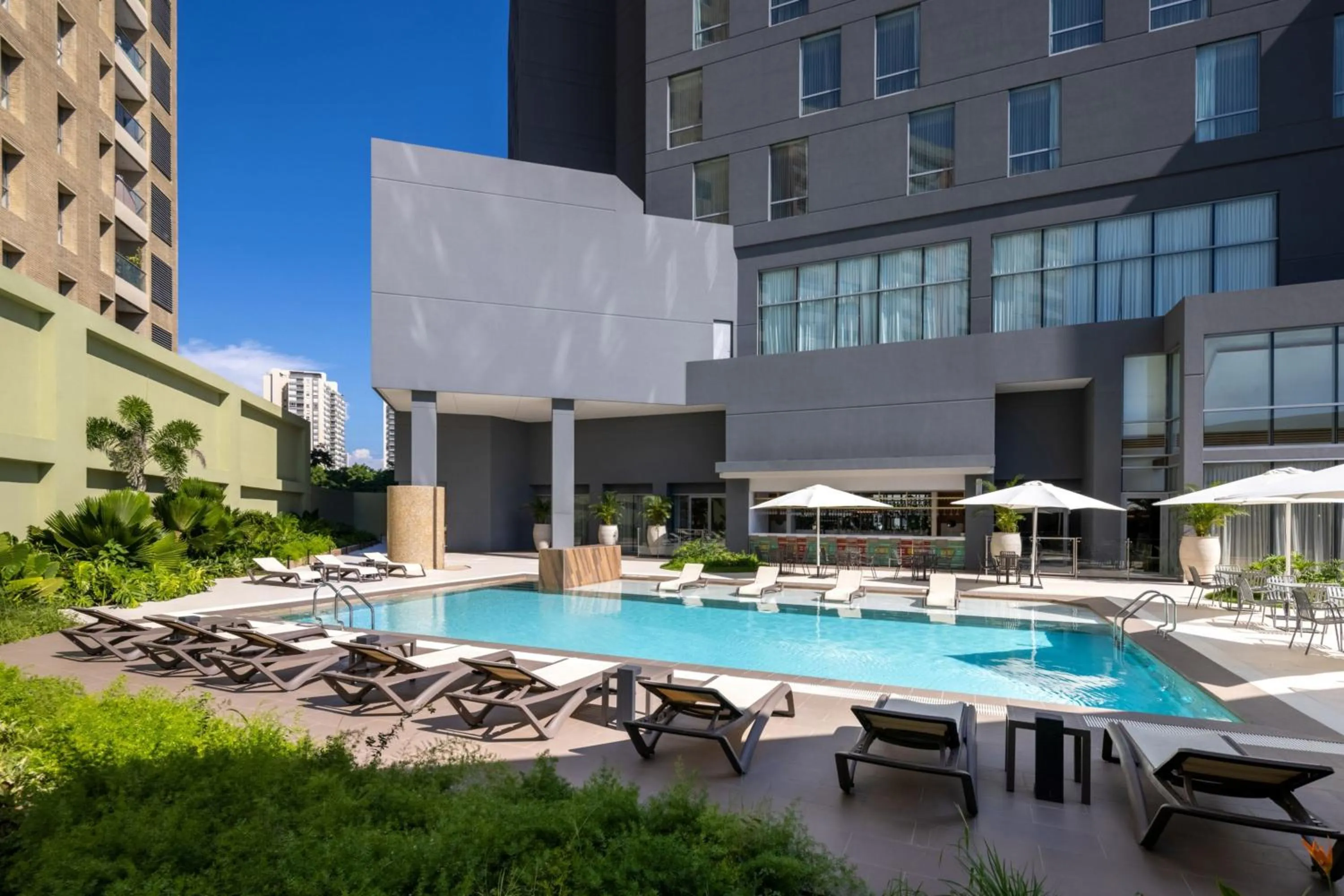 Swimming pool in Barranquilla Marriott Hotel