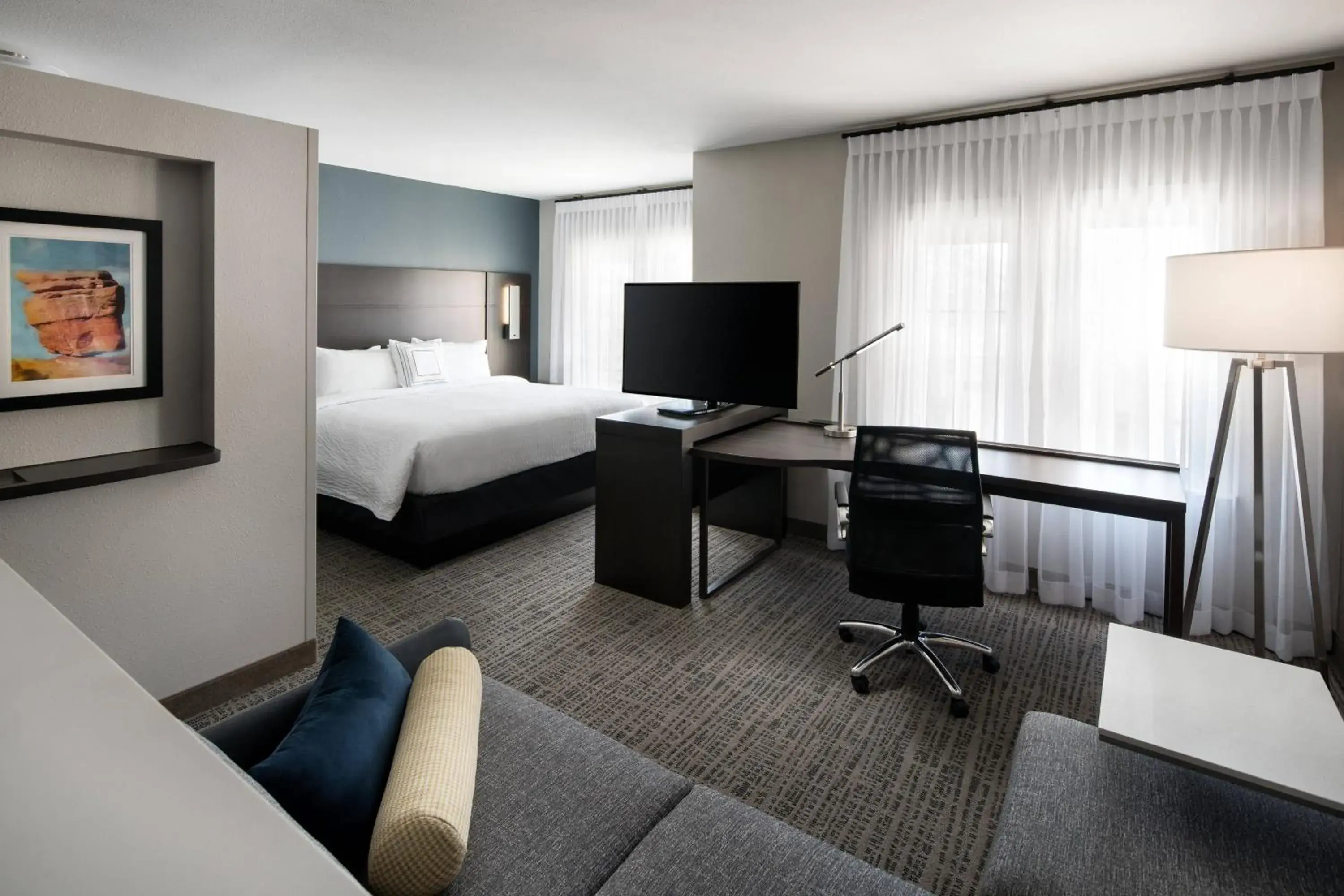 Bedroom, TV/Entertainment Center in Residence Inn by Marriott Detroit Sterling Heights