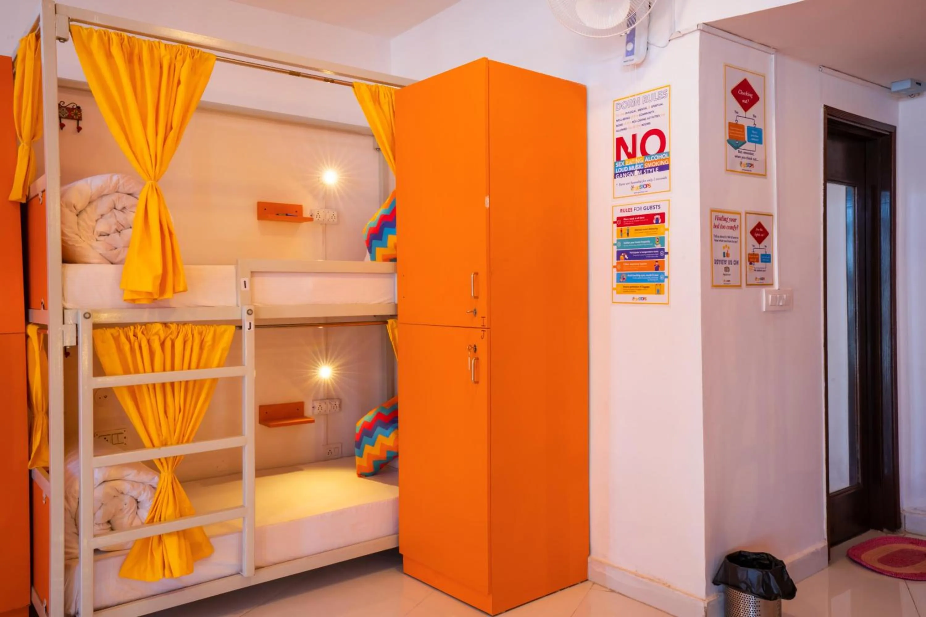 Bed in goSTOPS Mussoorie, Picture Palace