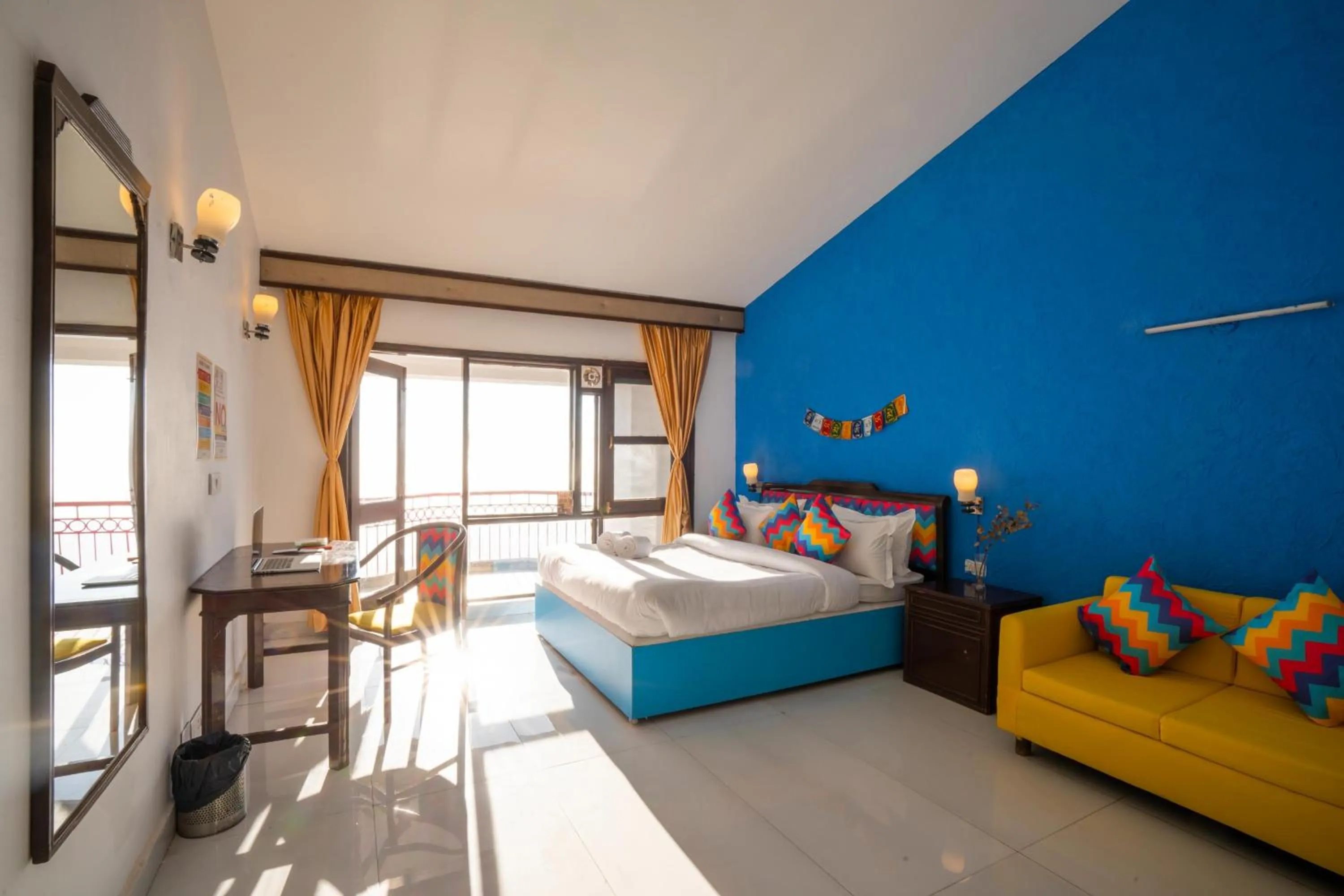 Bed in goSTOPS Mussoorie, Picture Palace